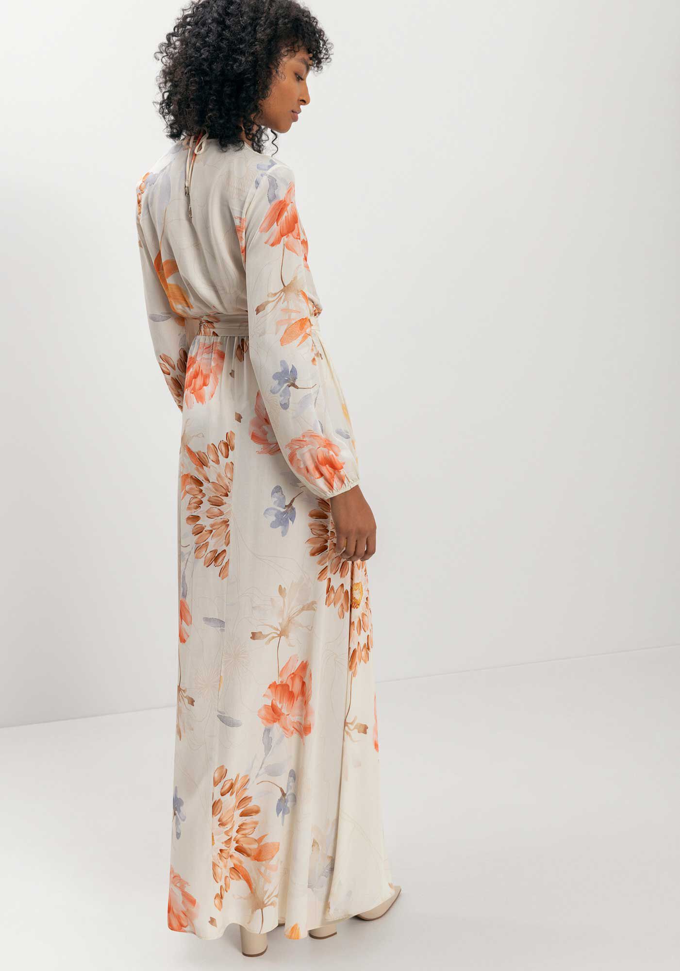 Vestido Longo Estampado Com Fenda E Amarra&ccedil;&atilde;o Na Gola, , large.