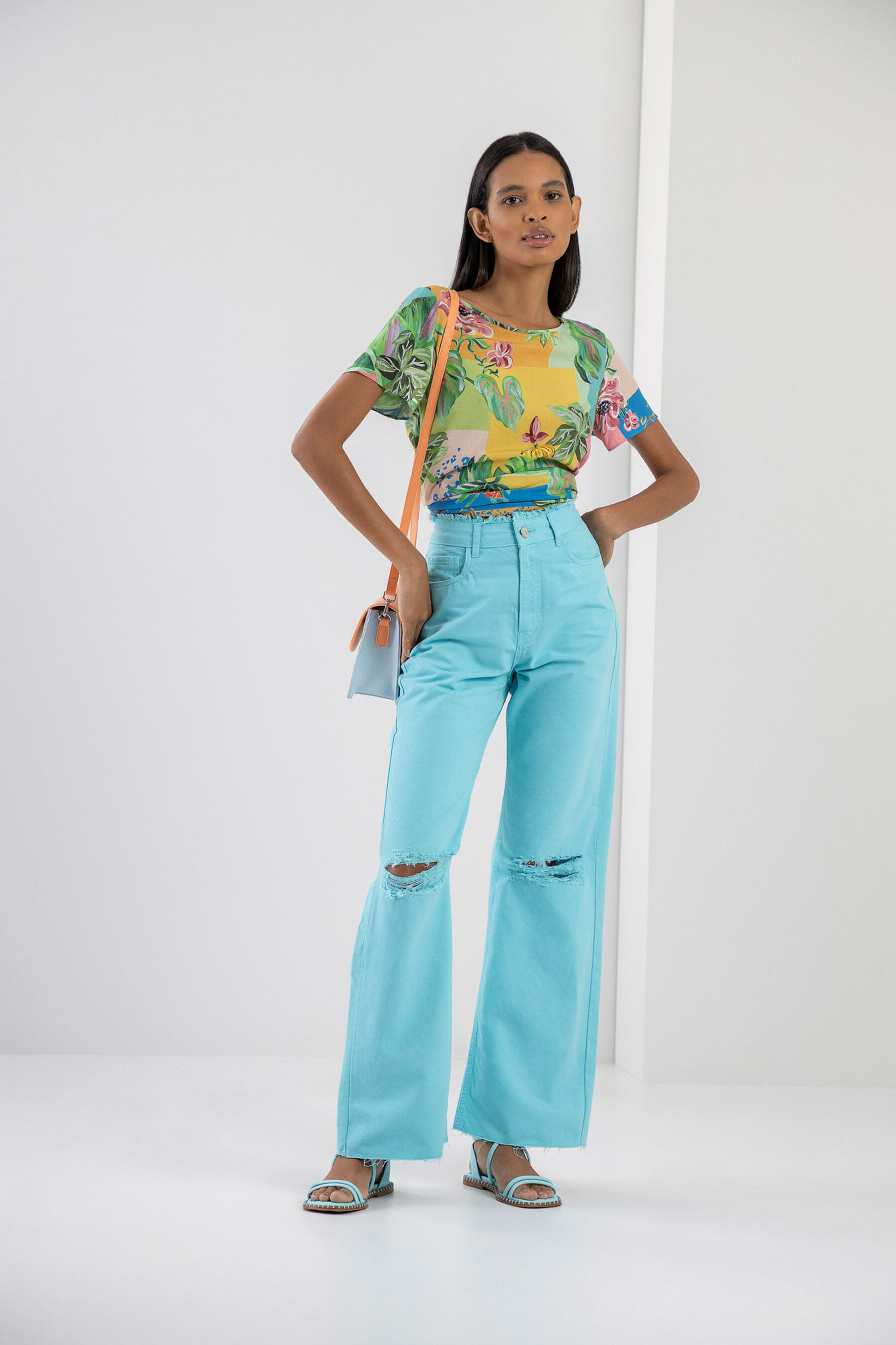 Blusa Manga Curta em Tecido Plano Estampada, . Blusa Manga Curta em Tecido Plano Estampada, , large.