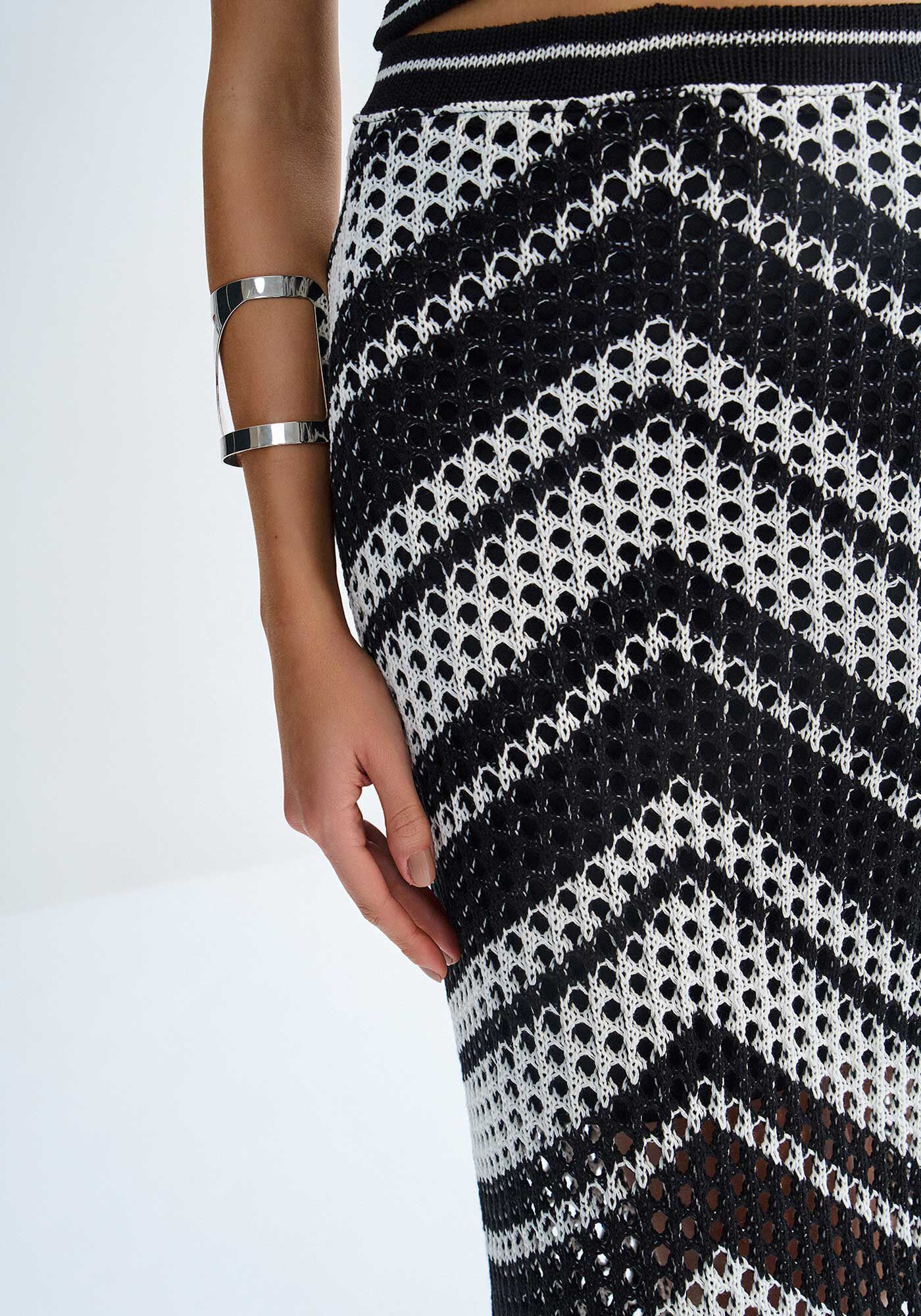 Saia Midi Reta em Tric&ocirc; Vazado Bicolor Listras, PRETO REATIVO, large.