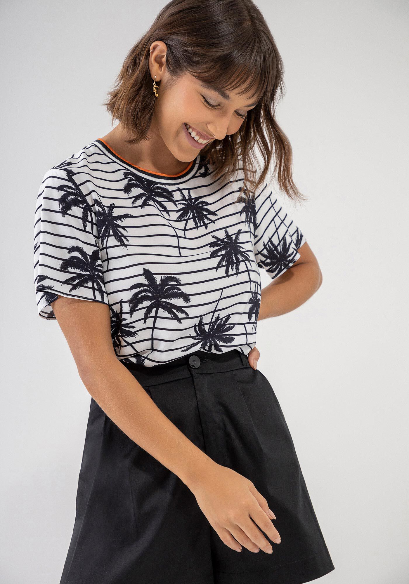 Blusa Manga Curta em Viscose com Retil&iacute;nea, , large.