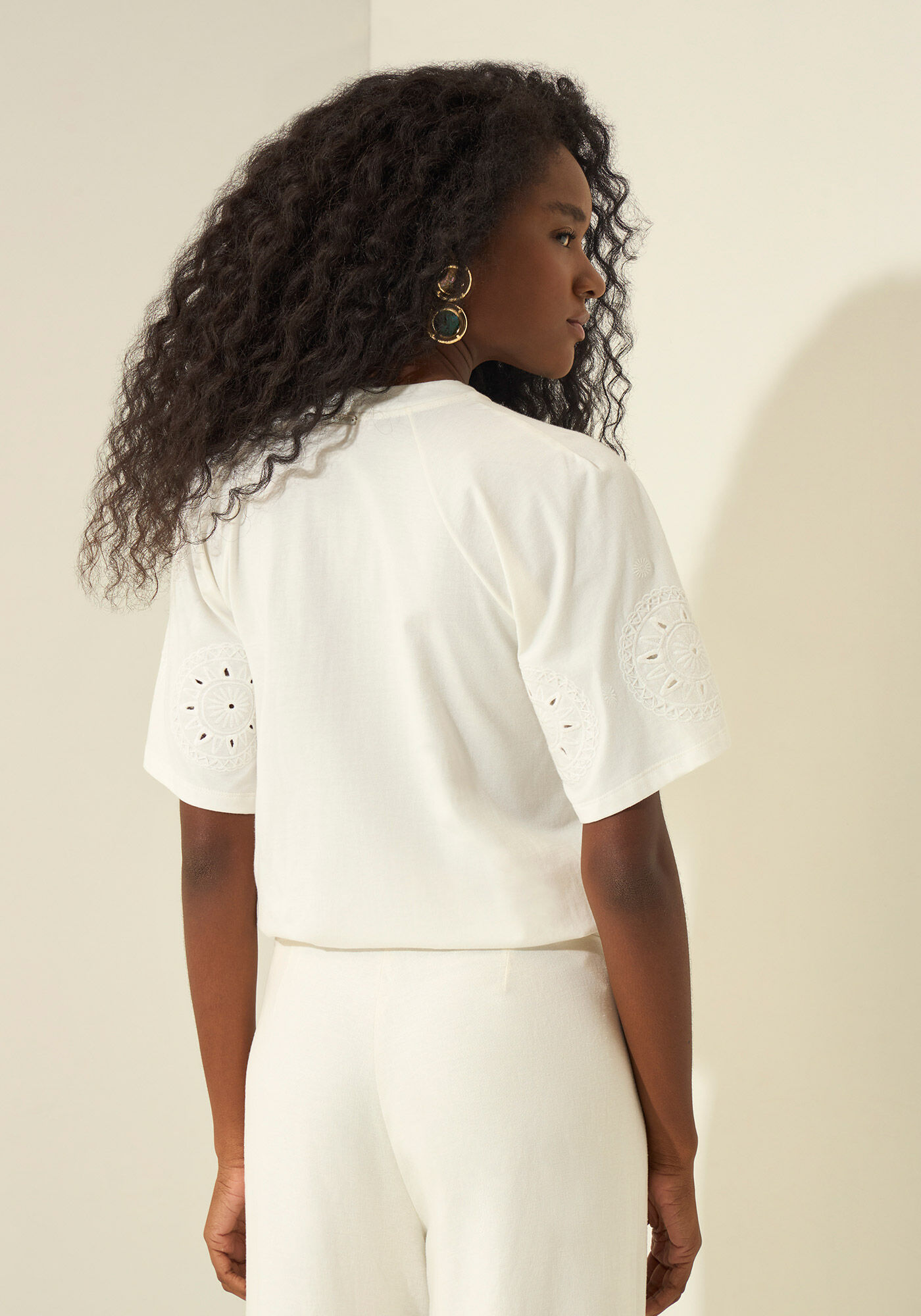 T- shirt Com Mangas Bordadas Em Malha Penteada De Algod&atilde;o, BRANCO OFF WHITE, large.