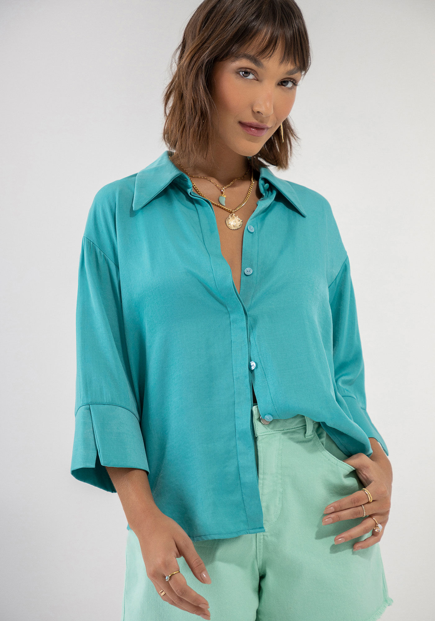 Camisa Acetinada com Recorte nas Mangas 3/4, , large.