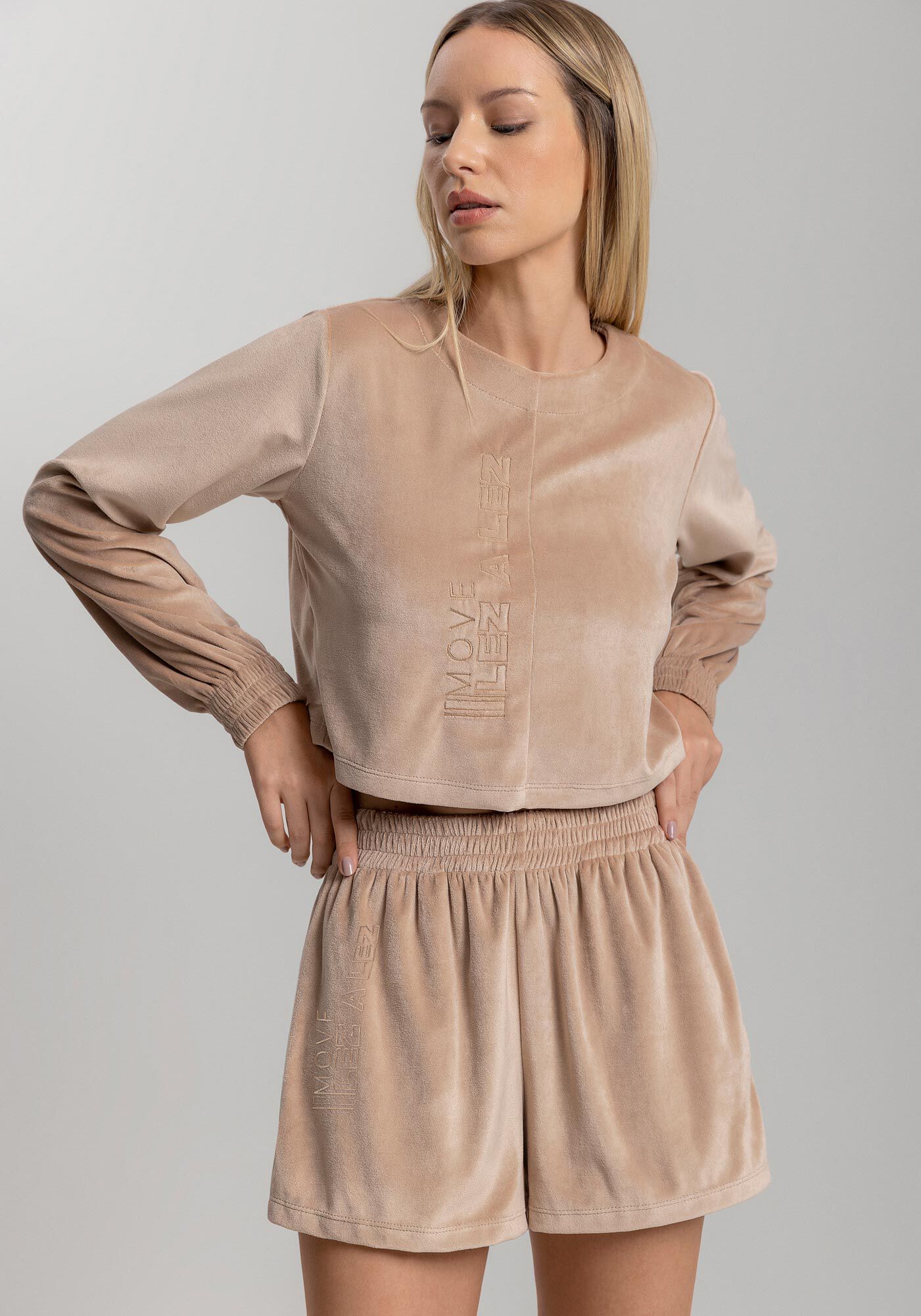 Shorts Curto Com Cintura Alta E C&oacute;s El&aacute;stico Em Plush Move, BEGE MUDOC, large.