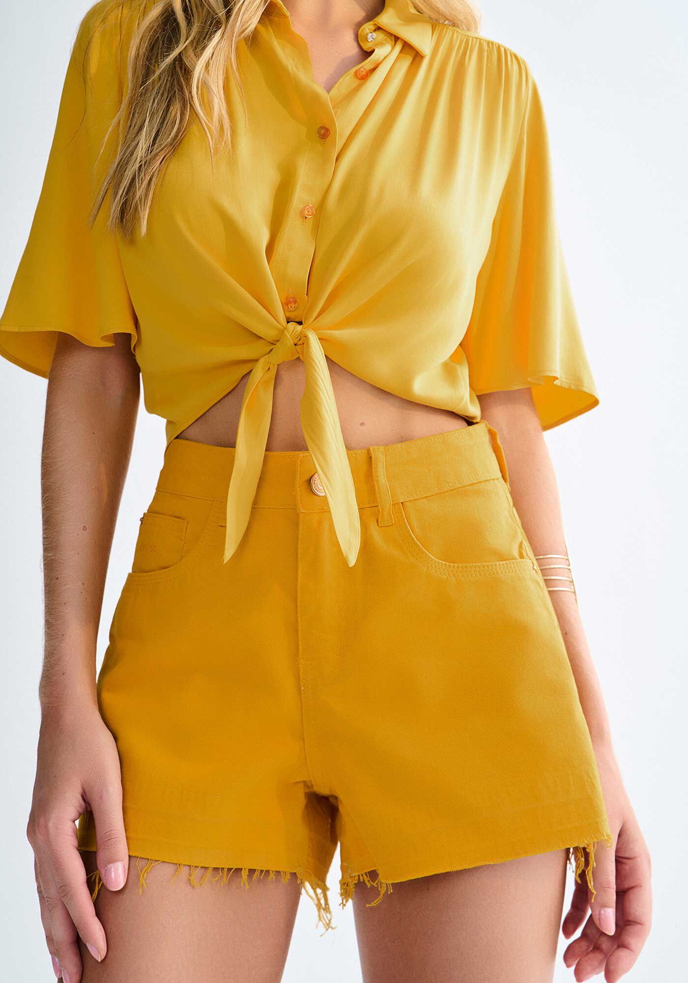 Shorts Sarja Linha A Cintura Alta Desfiado, AMARELO SAVANNAH, large.