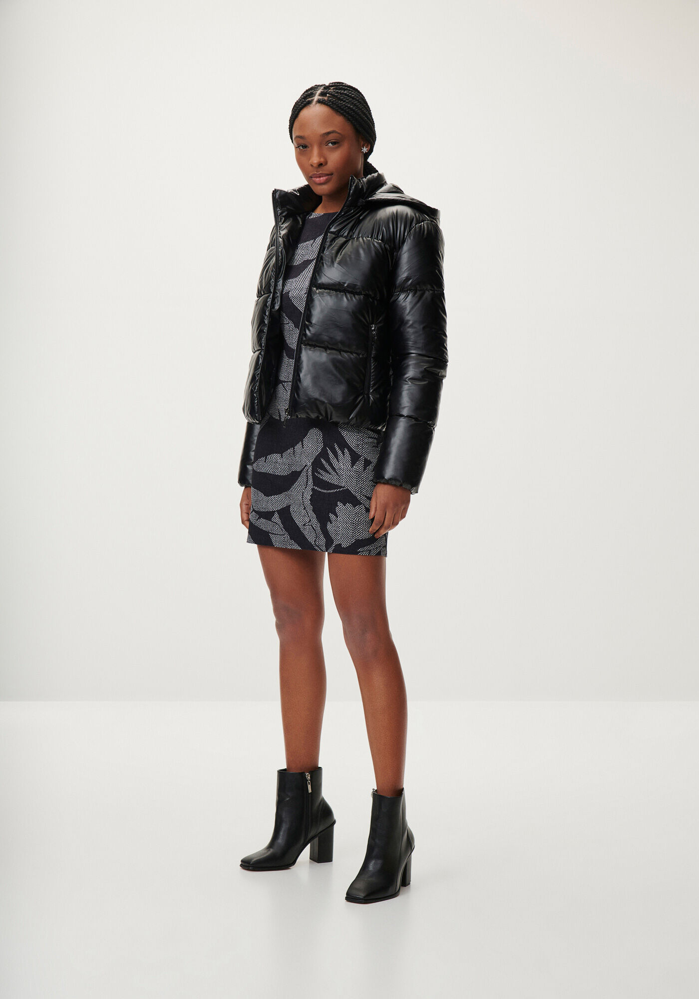 Vestido Curto Manga Longa Estampado com V Costas, , large.