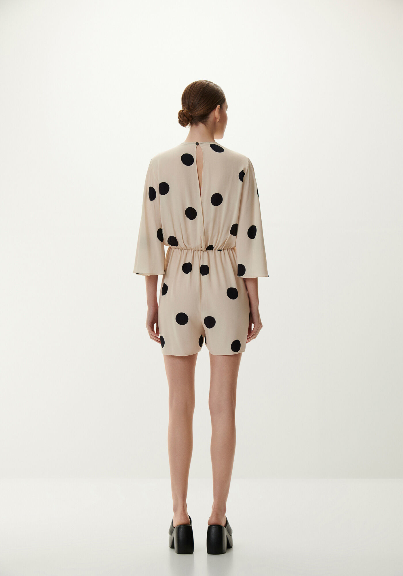 Macac&atilde;o Curto Estampado com Sobreposi&ccedil;&atilde;o Saia, , large.