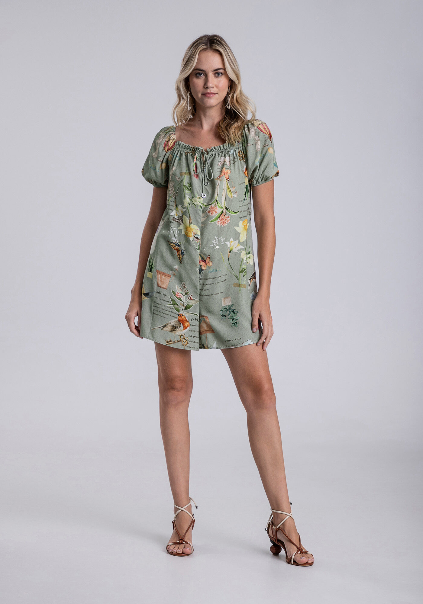 Macac&atilde;o Curto em Viscose com Franzido Decote, , large.