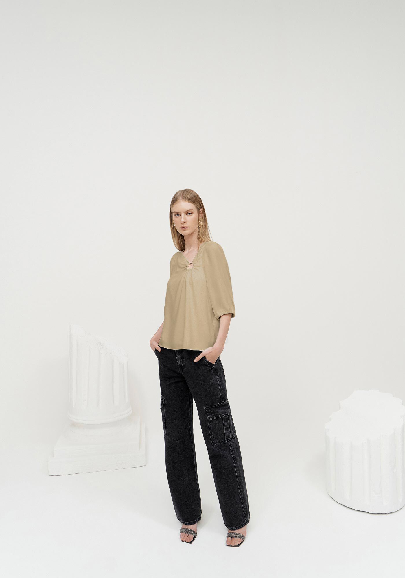 Blusa Manga 3/4 em Crepe com Detalhe Decote, BEGE FLAME, large.