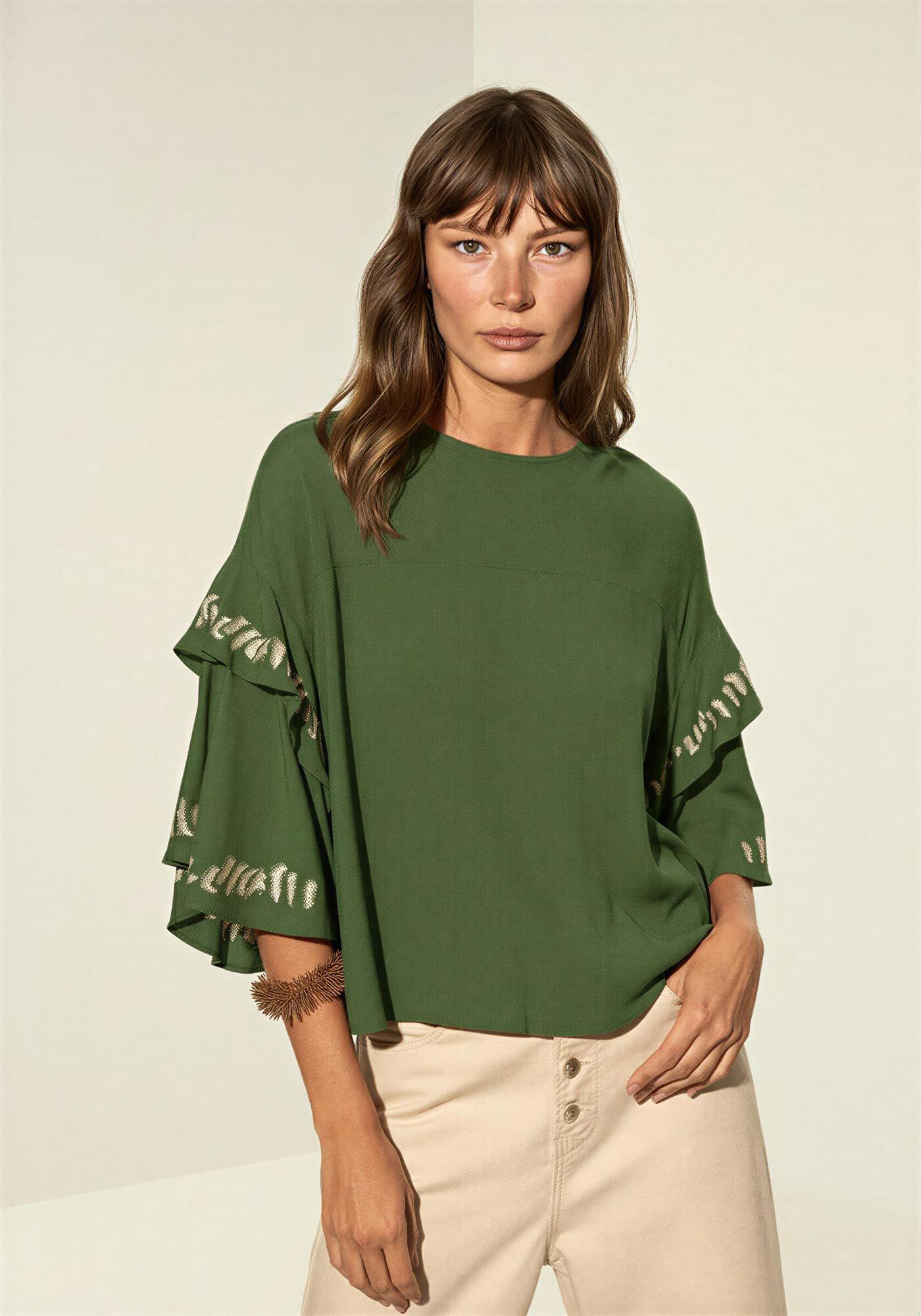Blusa De Mangas Curtas Bordadas Com Babados Em Viscose, VERDE FLORENA, large.