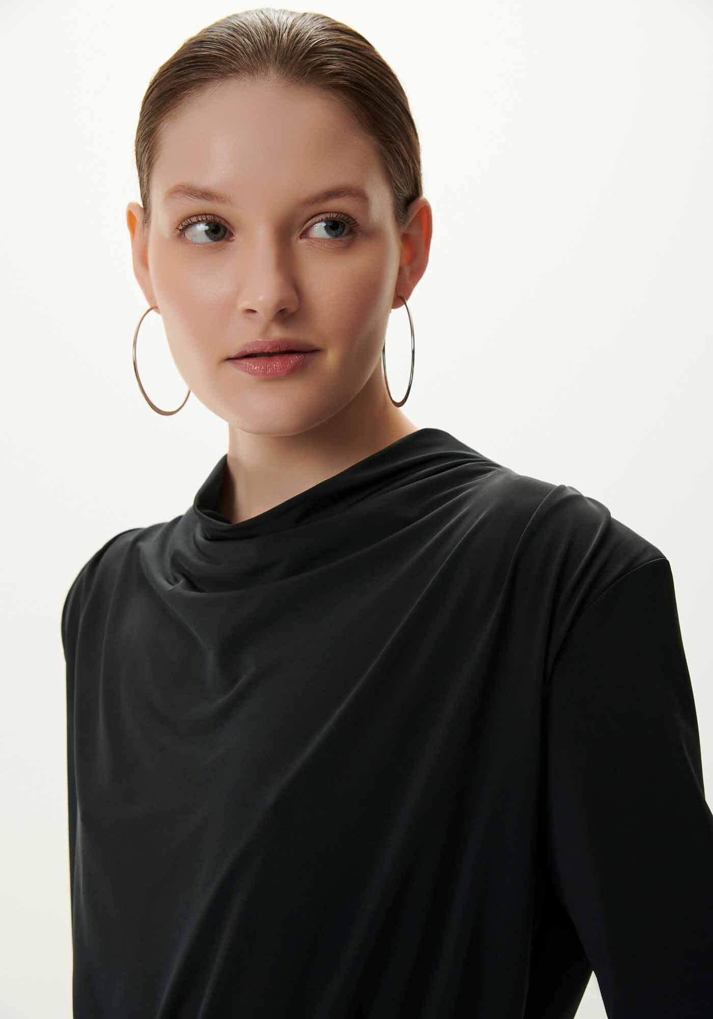 Vestido Curto Manga Longa com Gola Degag&ecirc;, , large.