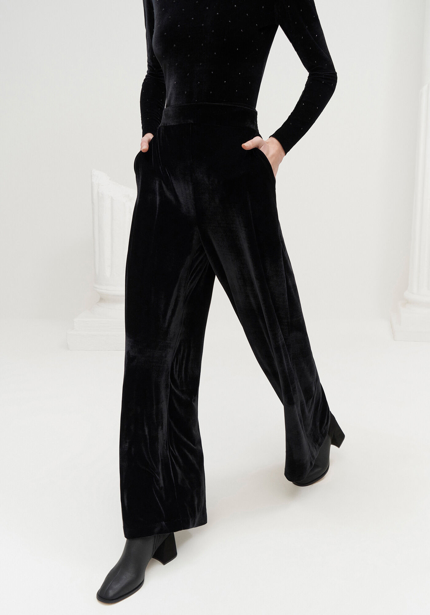 Cal&ccedil;a Reta em Veludo com Bolsos, , large.