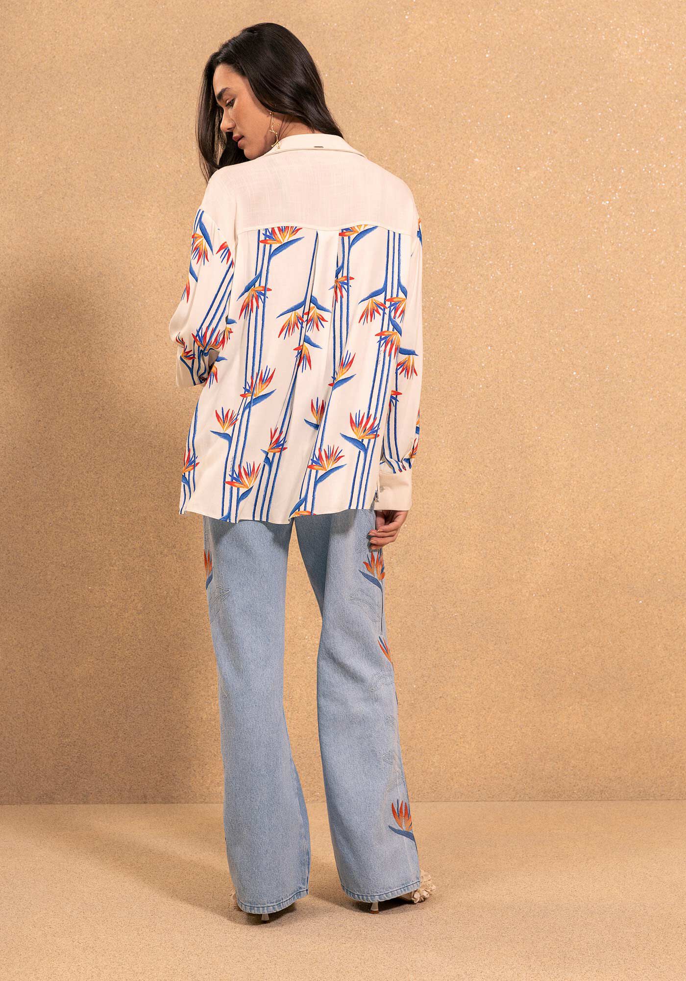 Camisa Alongada Estampada Com Aberturas Laterais E Bot&otilde;es, STRELIZIA MAXI BEGE, large.