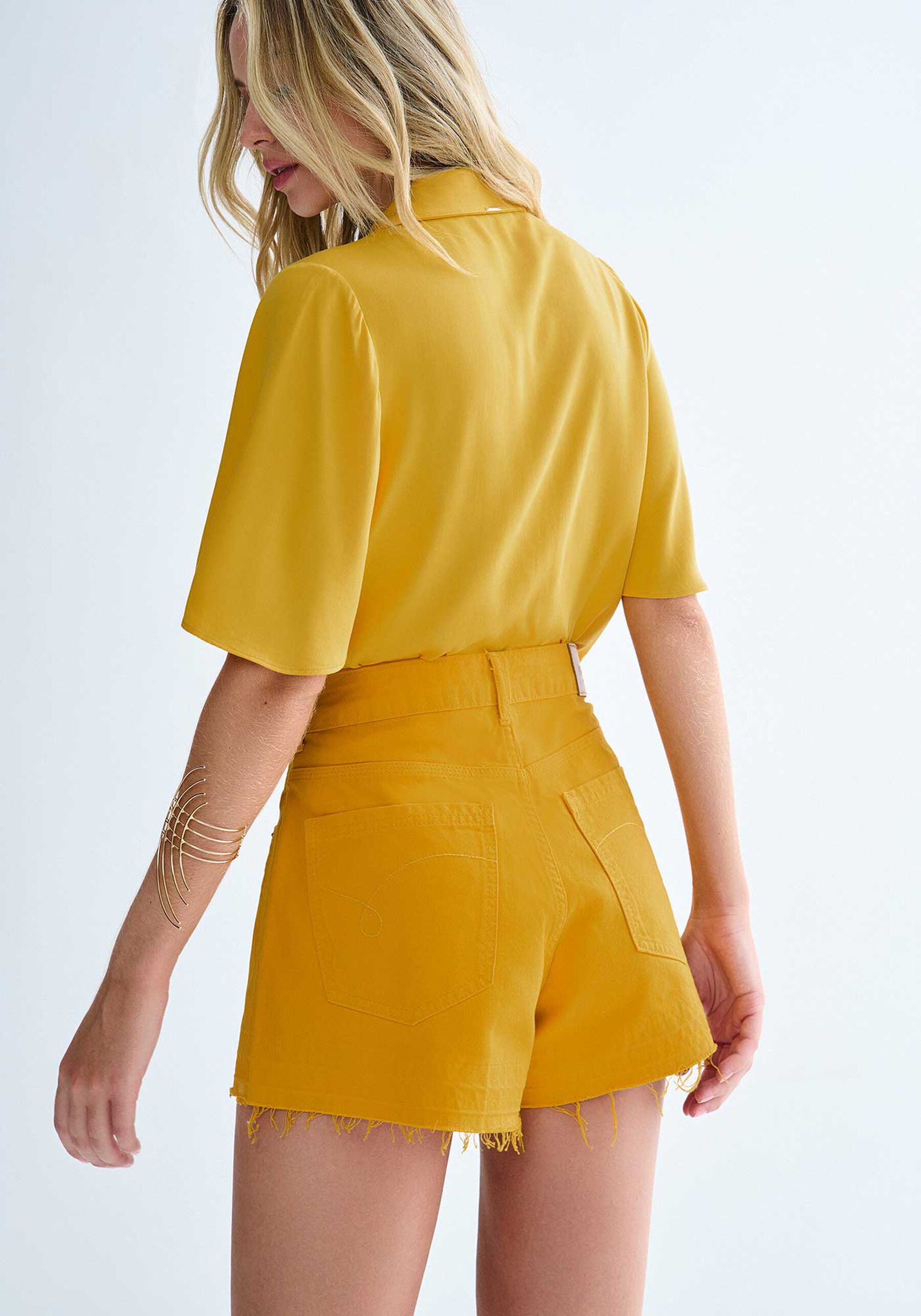 Shorts Sarja Linha A Cintura Alta Desfiado, AMARELO SAVANNAH. Shorts Sarja Linha A Cintura Alta Desfiado, AMARELO SAVANNAH, large.