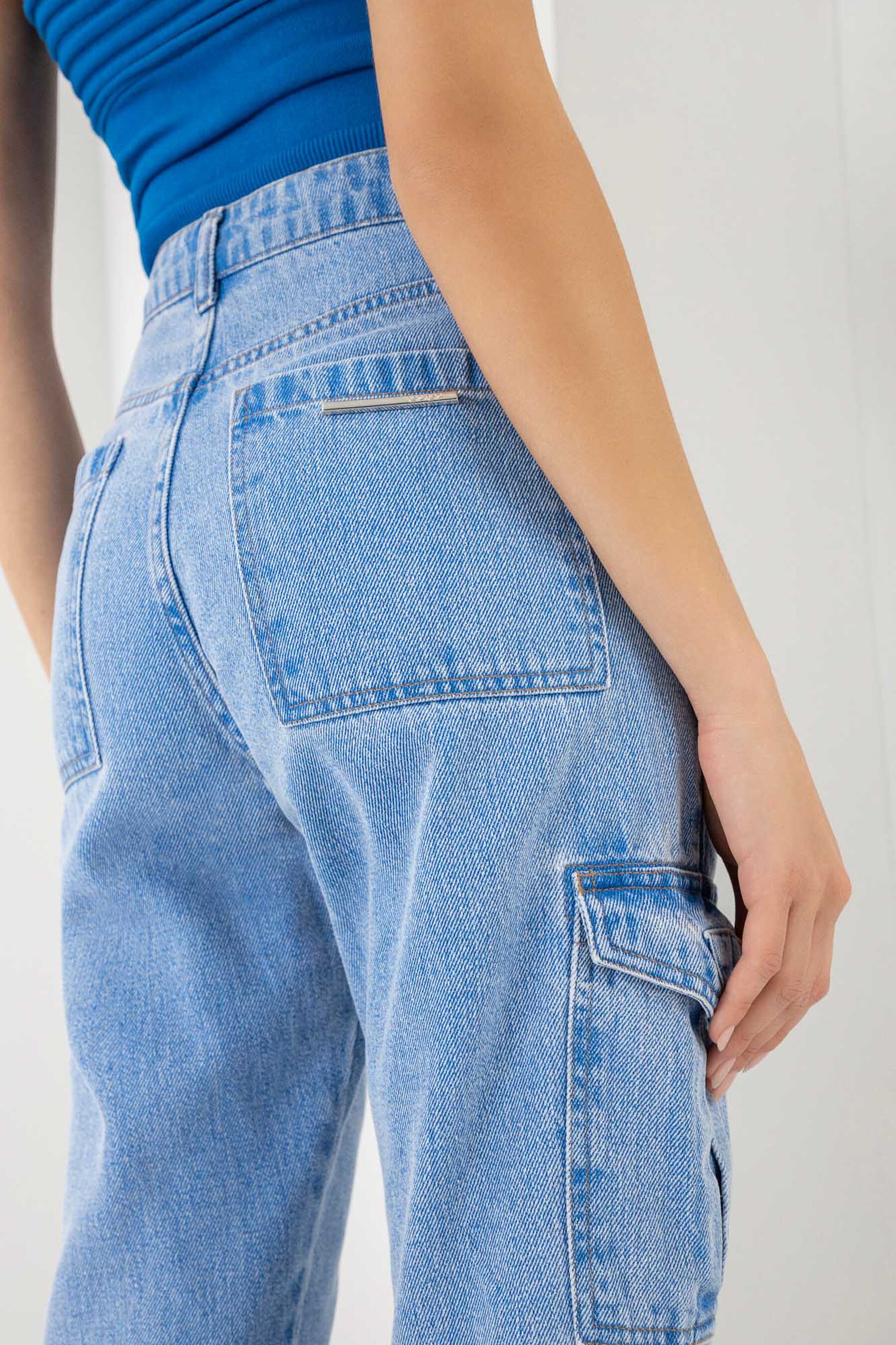 Calça Jeans Super Alta com Bolsos Cargo, JEANS. Calça Jeans Super Alta com Bolsos Cargo, JEANS, large.