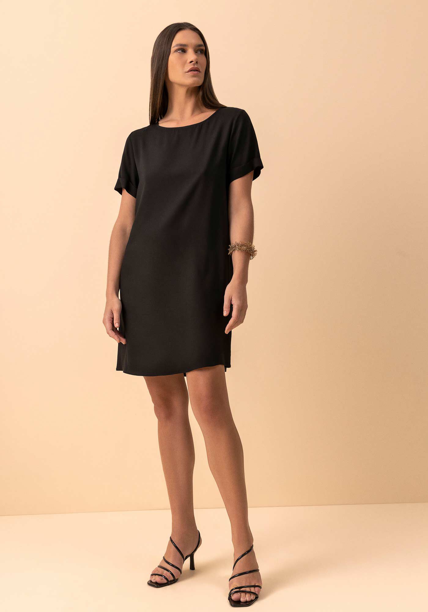 Vestido Curto B&aacute;sico De Mangas Curtas Com Bordado Localizado, PRETO, large.