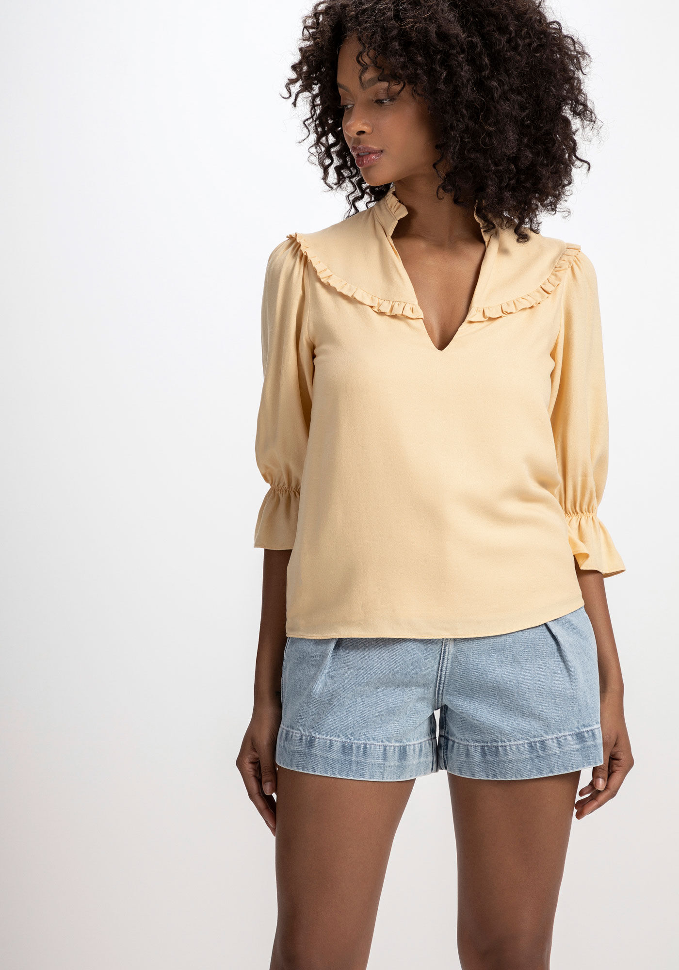 Blusa Manga Longa em Crepe com Babados, AMARELO PALHA, large.