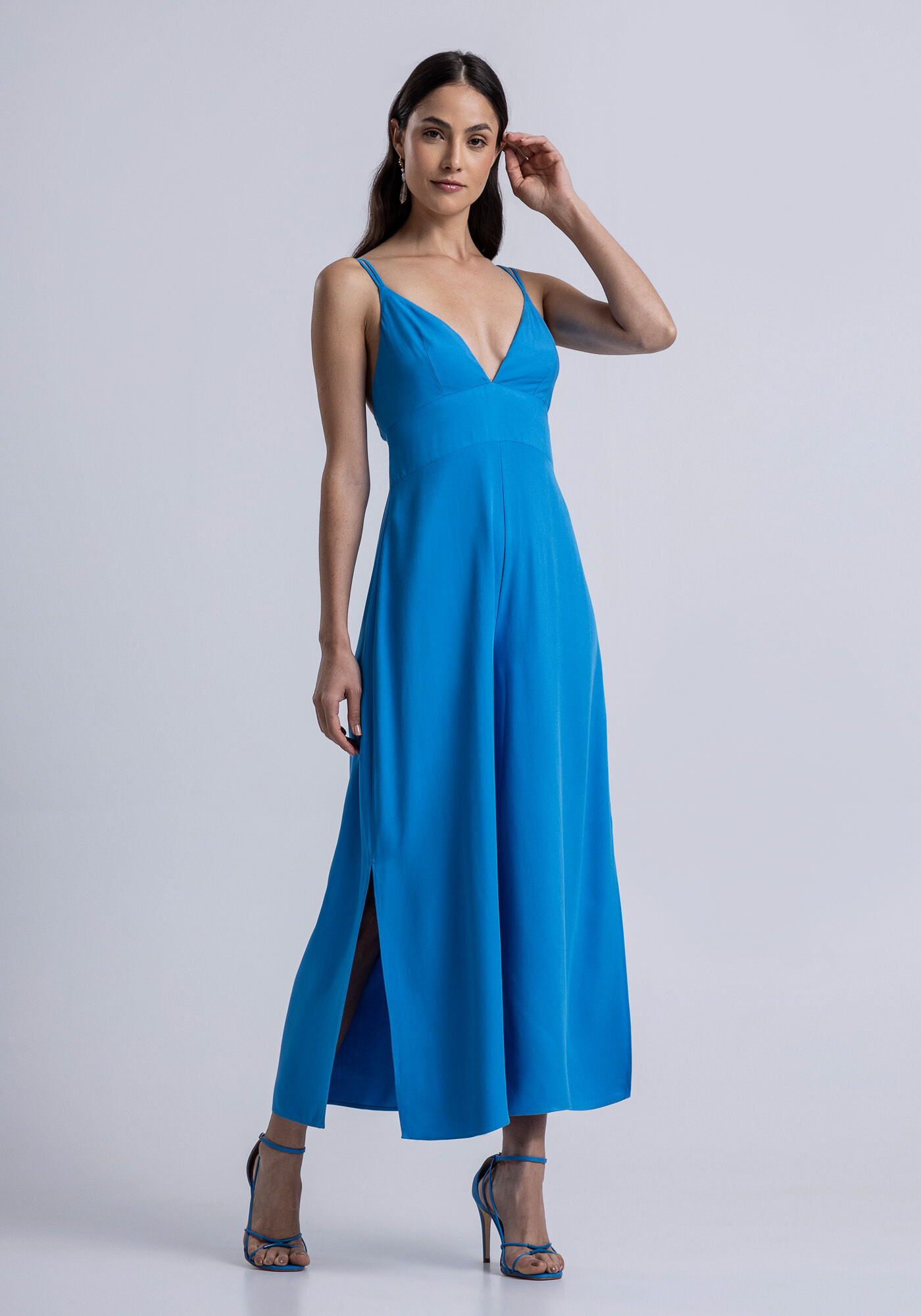 Macac&atilde;o Midi em Viscose com Decote Profundo, , large.