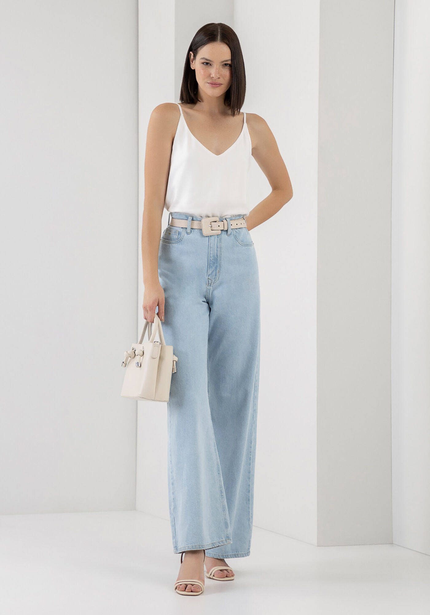 Blusa com Al&ccedil;as em Viscose Decote V, , large.