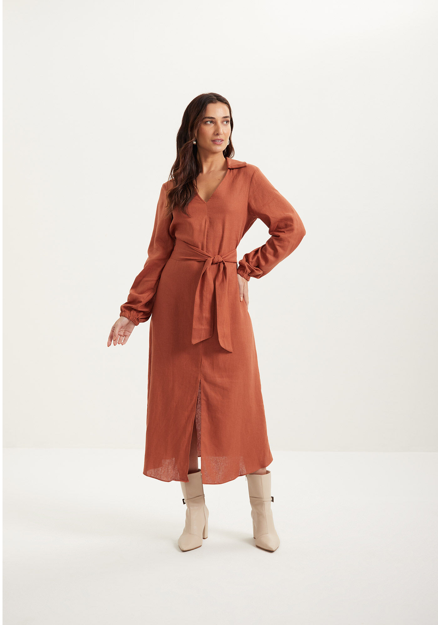 Vestido Midi Ch&aacute; Em Linho E Viscose Com Faixa Ajust&aacute;vel, MARROM MUSTANG, large.