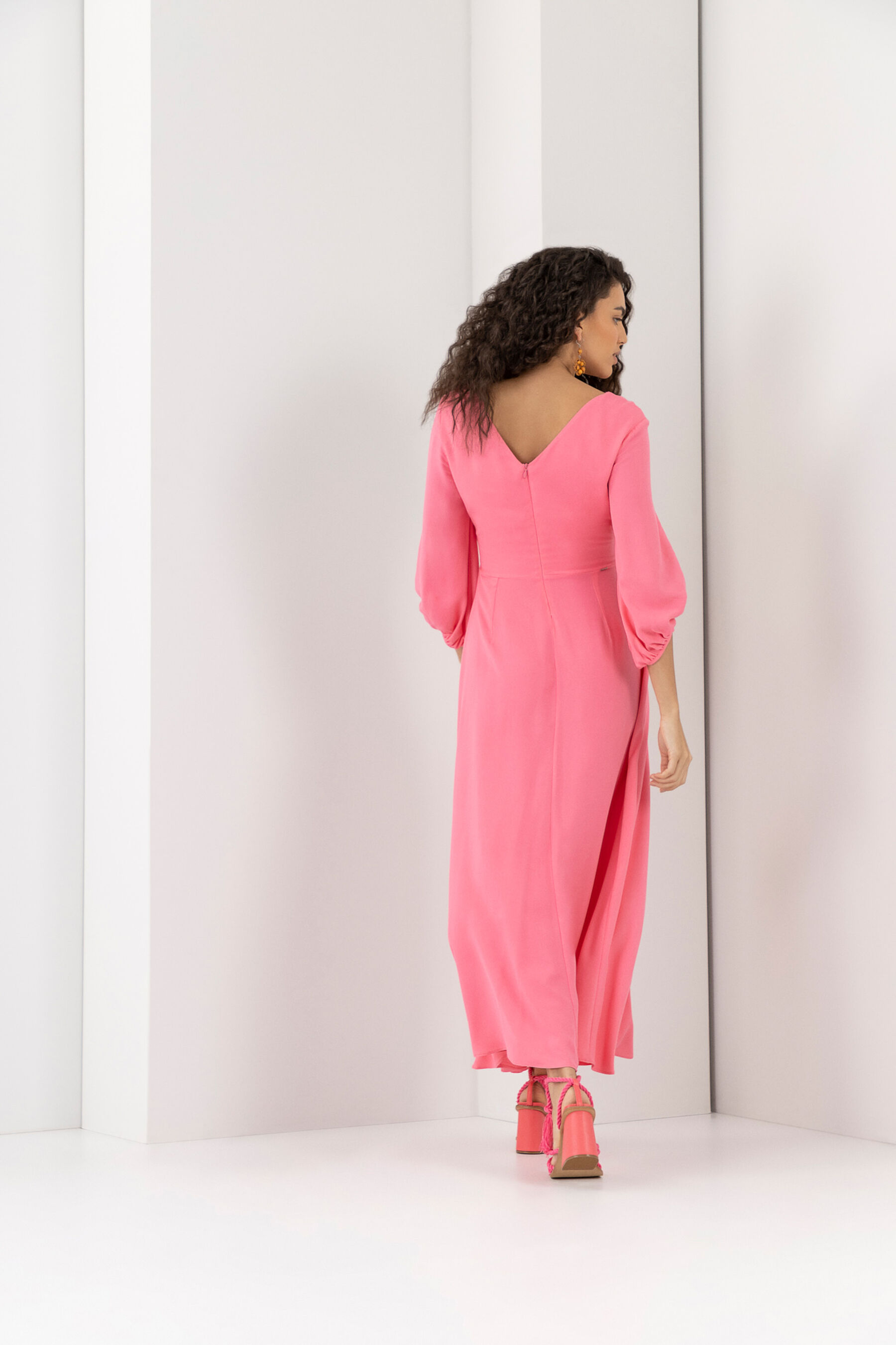 Vestido Midi Manga 3/4 em Viscose com Torção Busto, . Vestido Midi Manga 3/4 em Viscose com Torção Busto, , large.