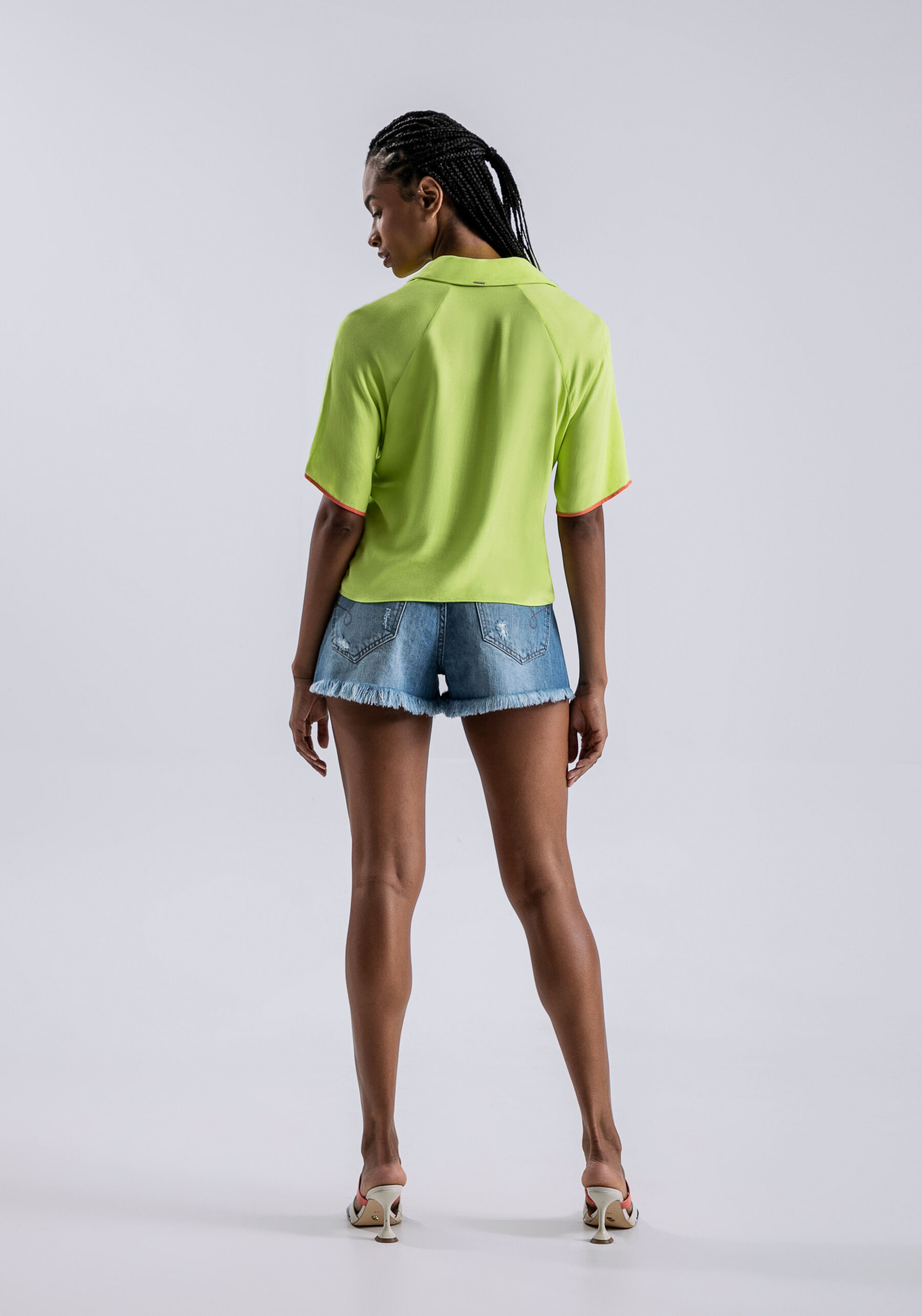 Camisa Manga Curta Crepe com Filete Contraste, VERDE NINFA. Camisa Manga Curta Crepe com Filete Contraste, VERDE NINFA, large.