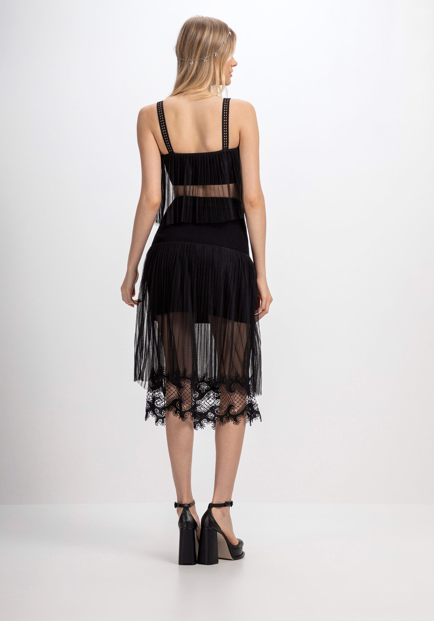 Saia de store tule com renda