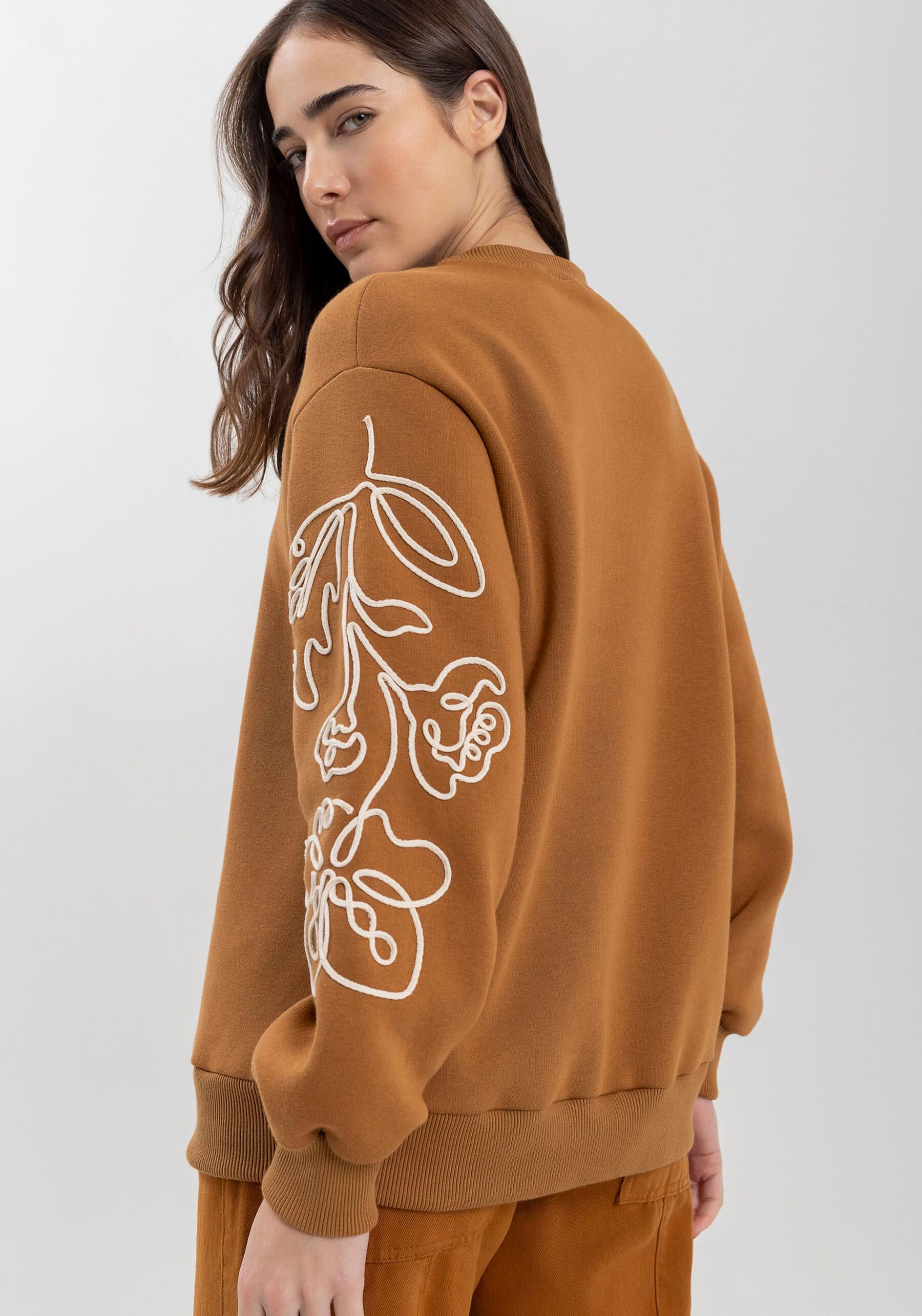 Blusão Em Moletom Com Bordados Em Alto Relevo, . Blusão Em Moletom Com Bordados Em Alto Relevo, , large.
