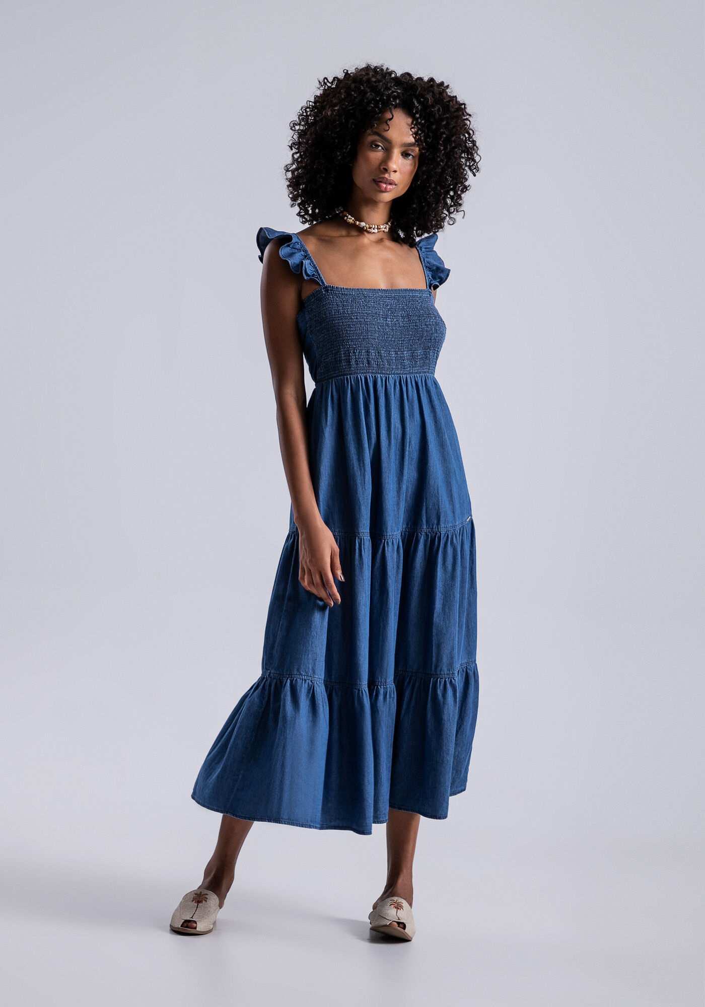 Vestido Jeans Midi com Al a Babados e Lastex Lez a Lez