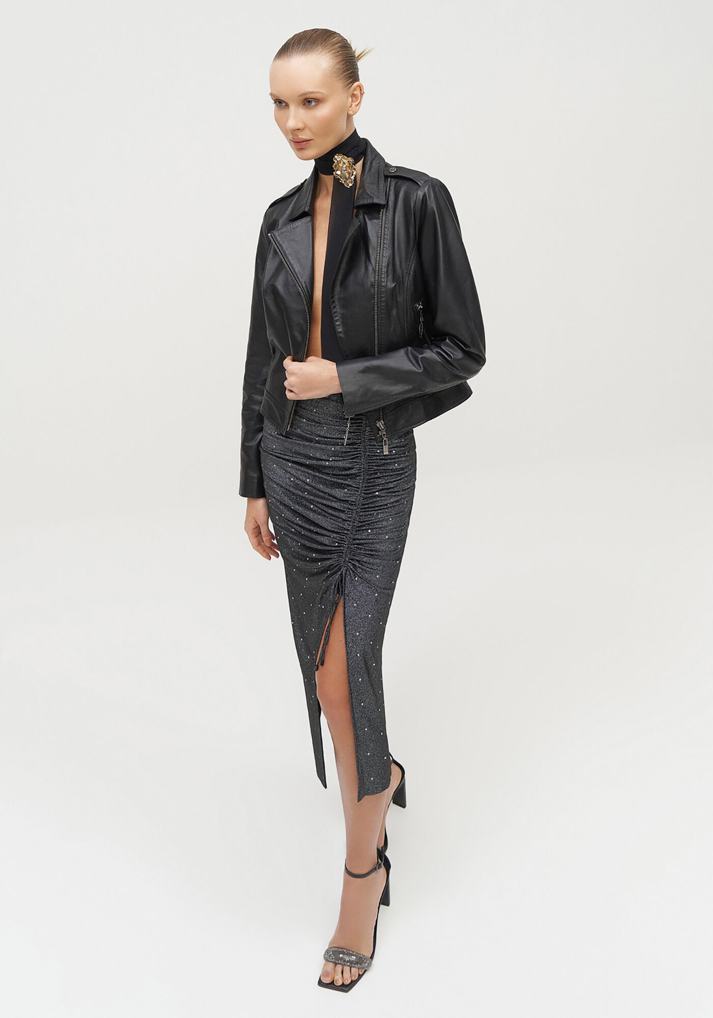 Jaqueta Biker em Couro com Z&iacute;per Diagonal, , large.