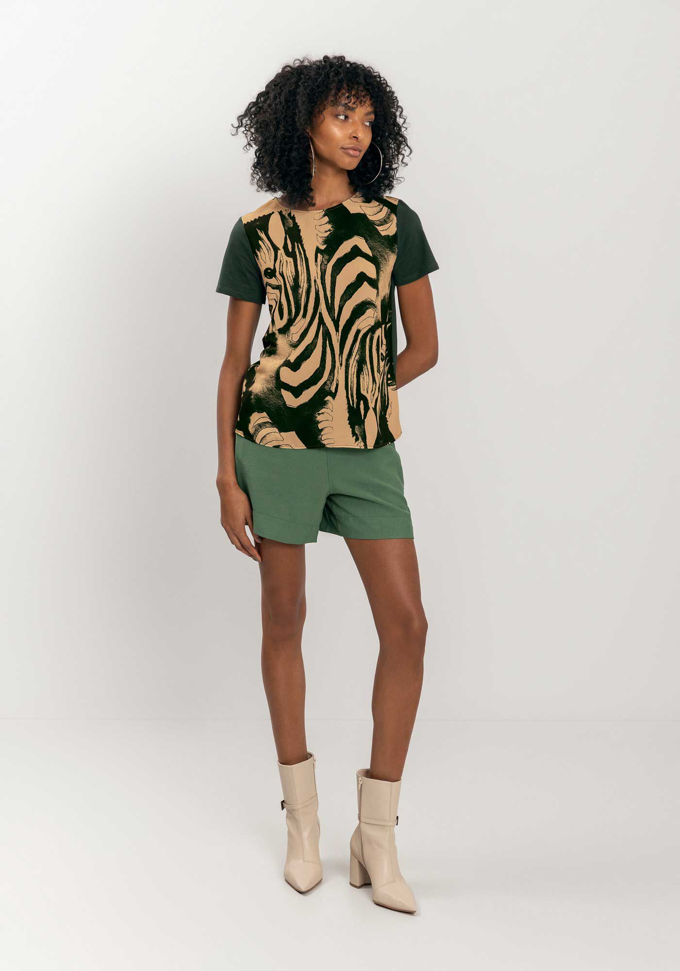 Blusa T-shirt De Mangas Curtas Com Frente Estampada, , large.