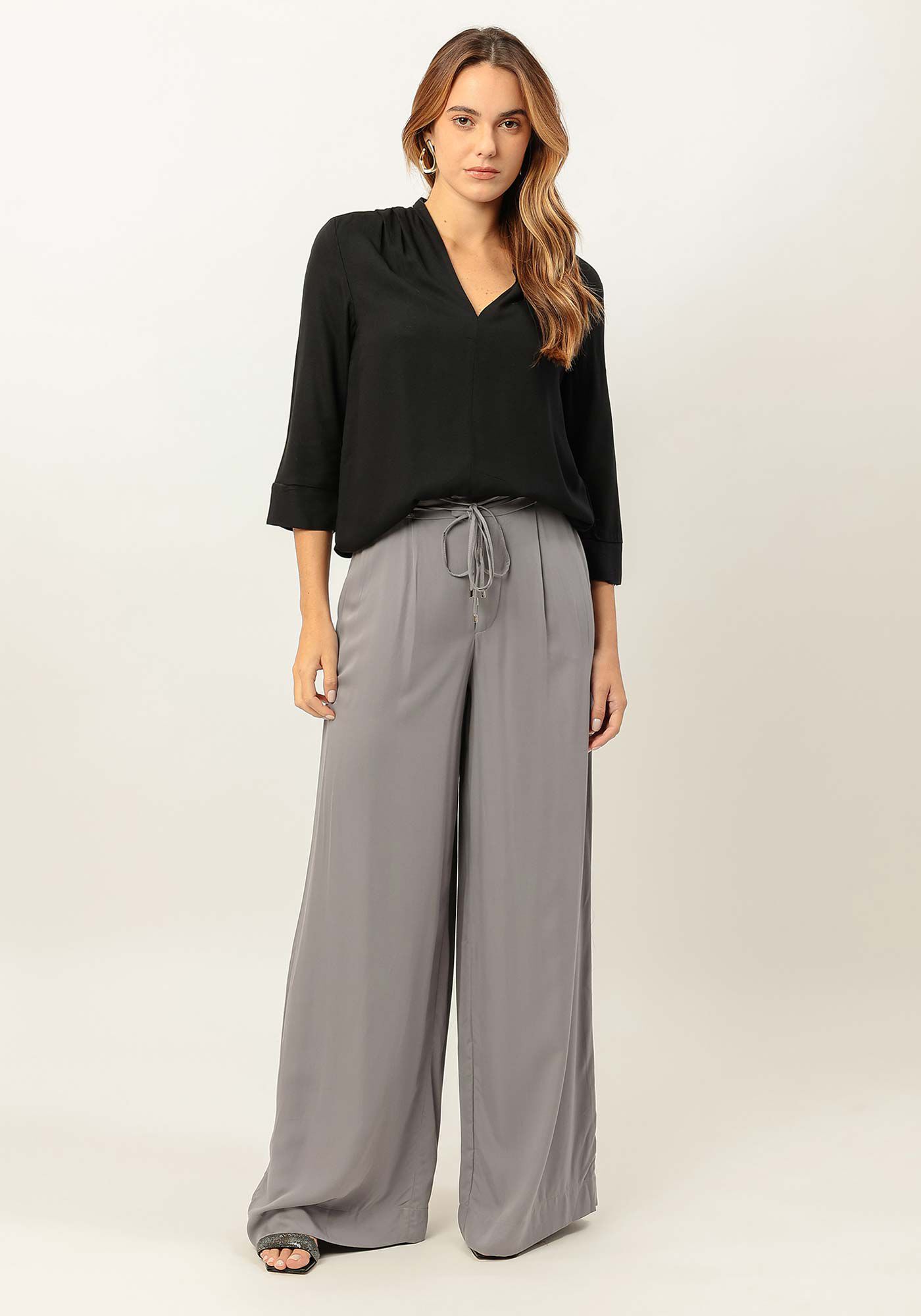 Blusa Decote V em Crepe com Pregas Ombros, , large.