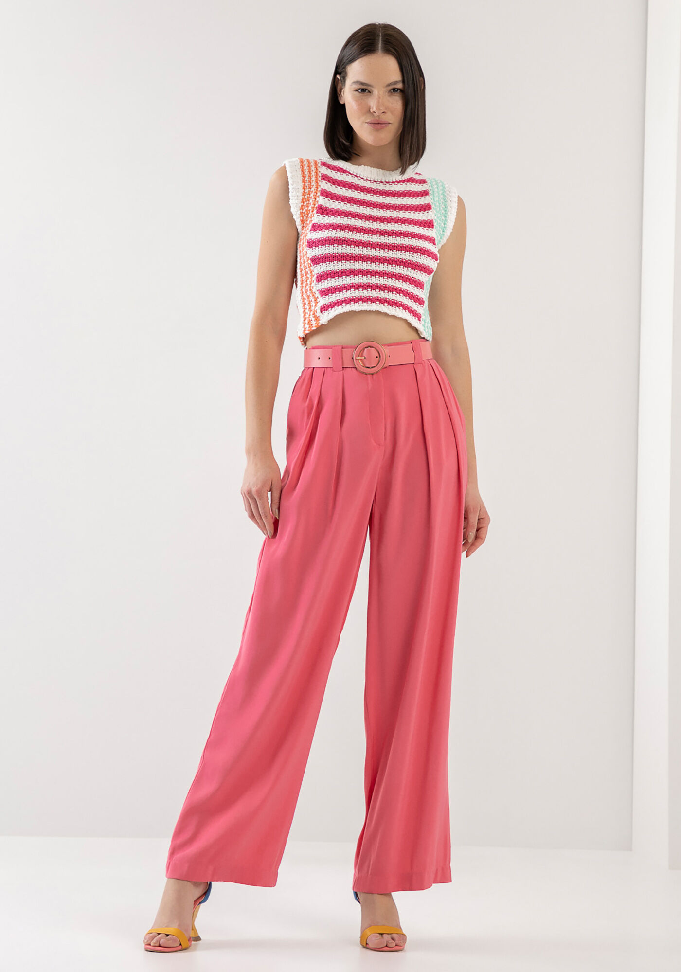 Cal&ccedil;a Reta Cintura Alta com Pregas, , large.