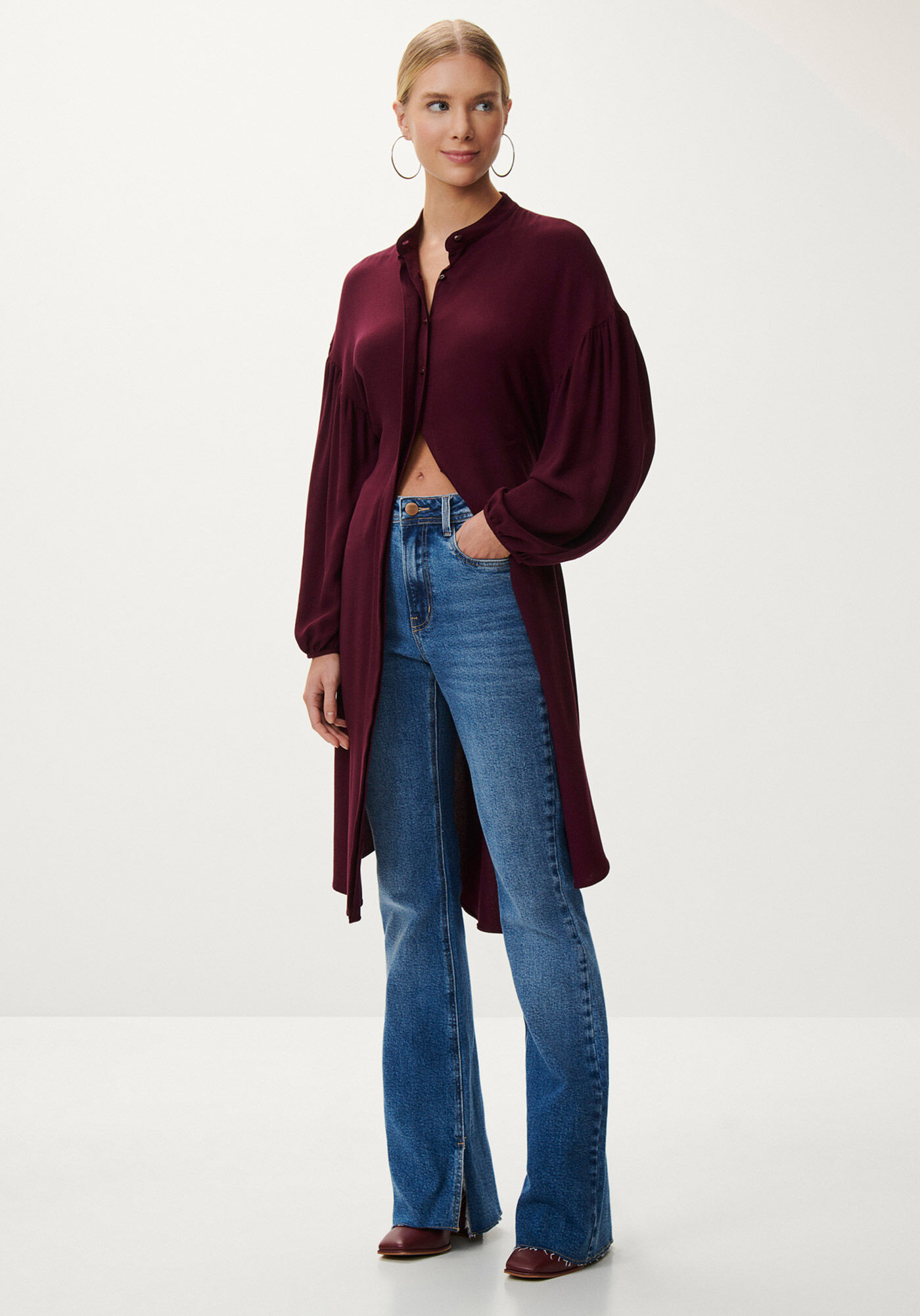 Cal&ccedil;a Jeans Flare Super Alta com Abertura Barra, , large.