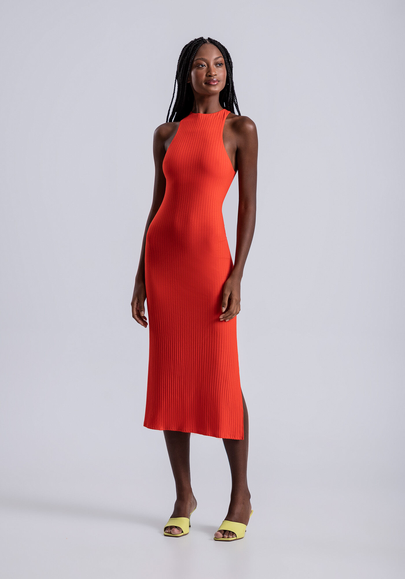 Vestido midi justo com fenda na frente 2025