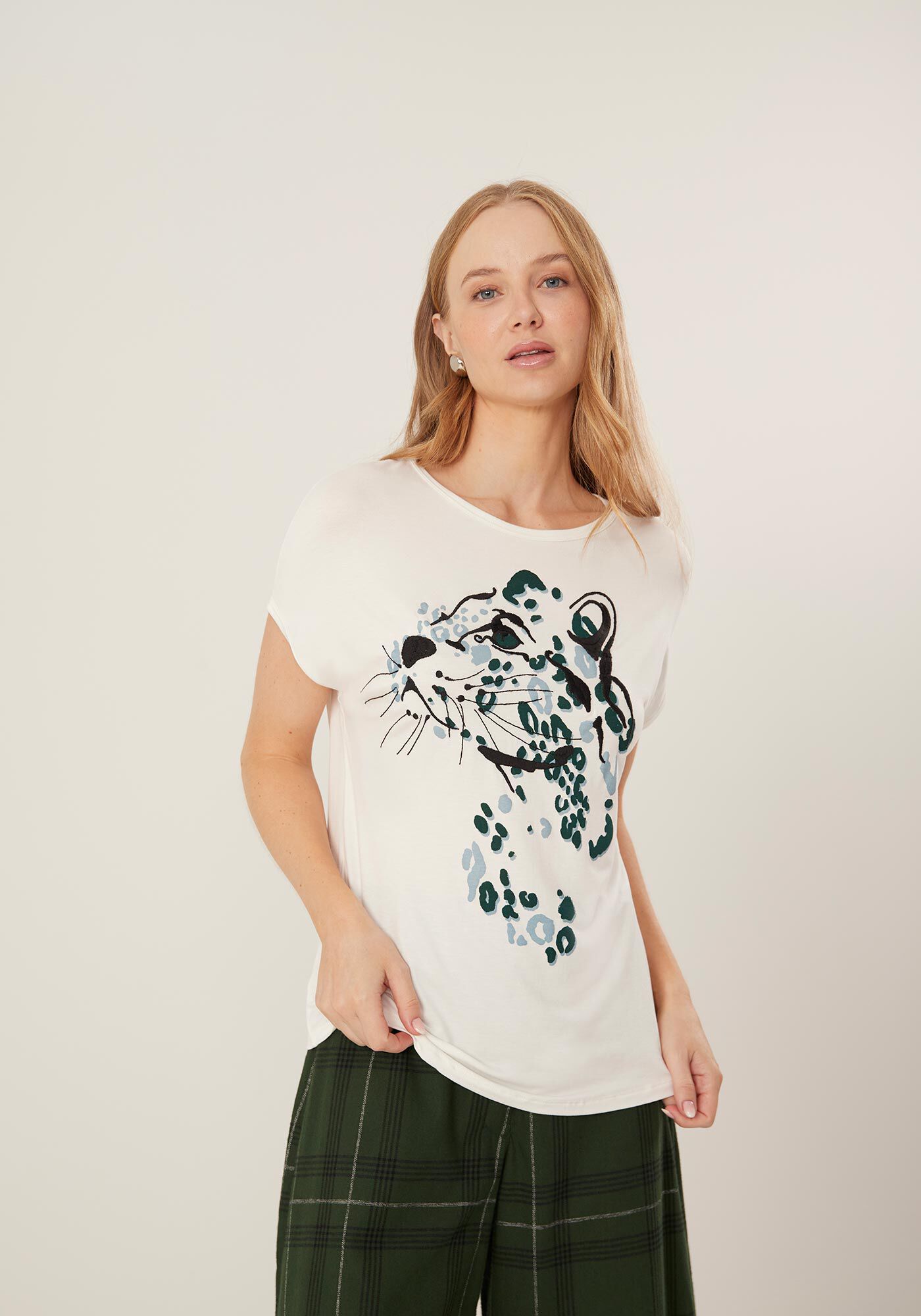 Blusa Com Bordado E Mangas Curtas Em Malha De Viscose, , large.