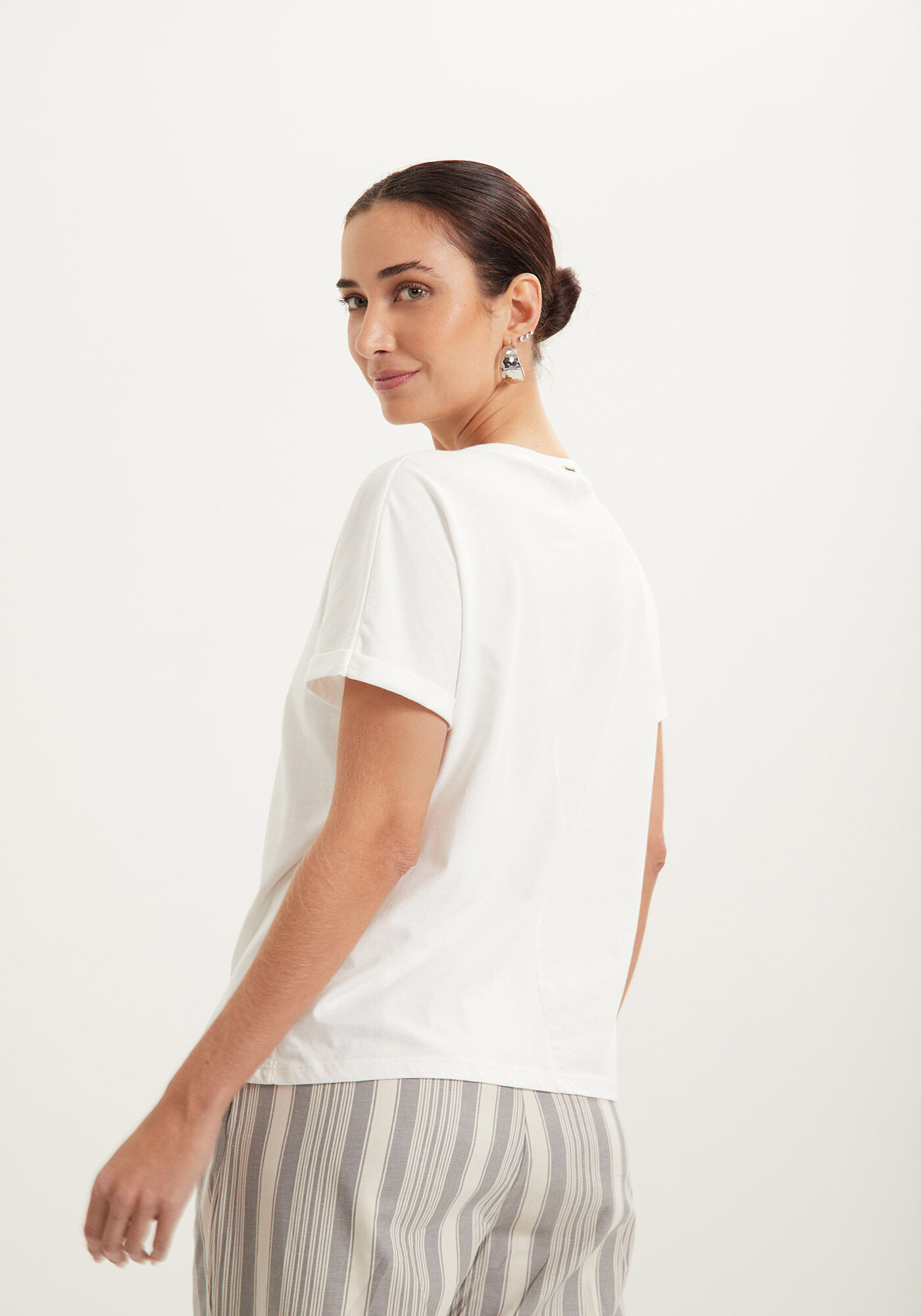 Blusa Com Estampa Frontal E Mangas Dobradas Em Malha Prime, , large.