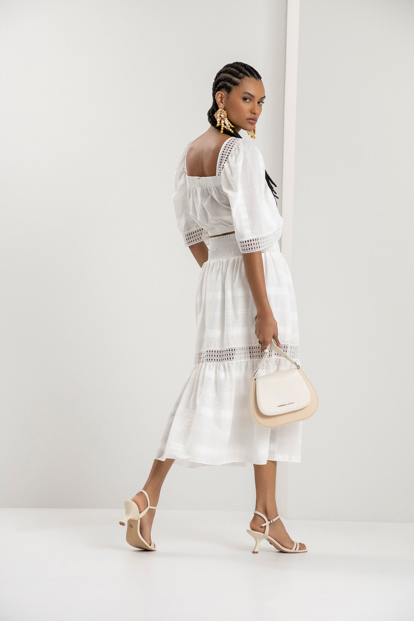 Saia Midi Bordada com Renda e El&aacute;stico C&oacute;s, BRANCO, large.