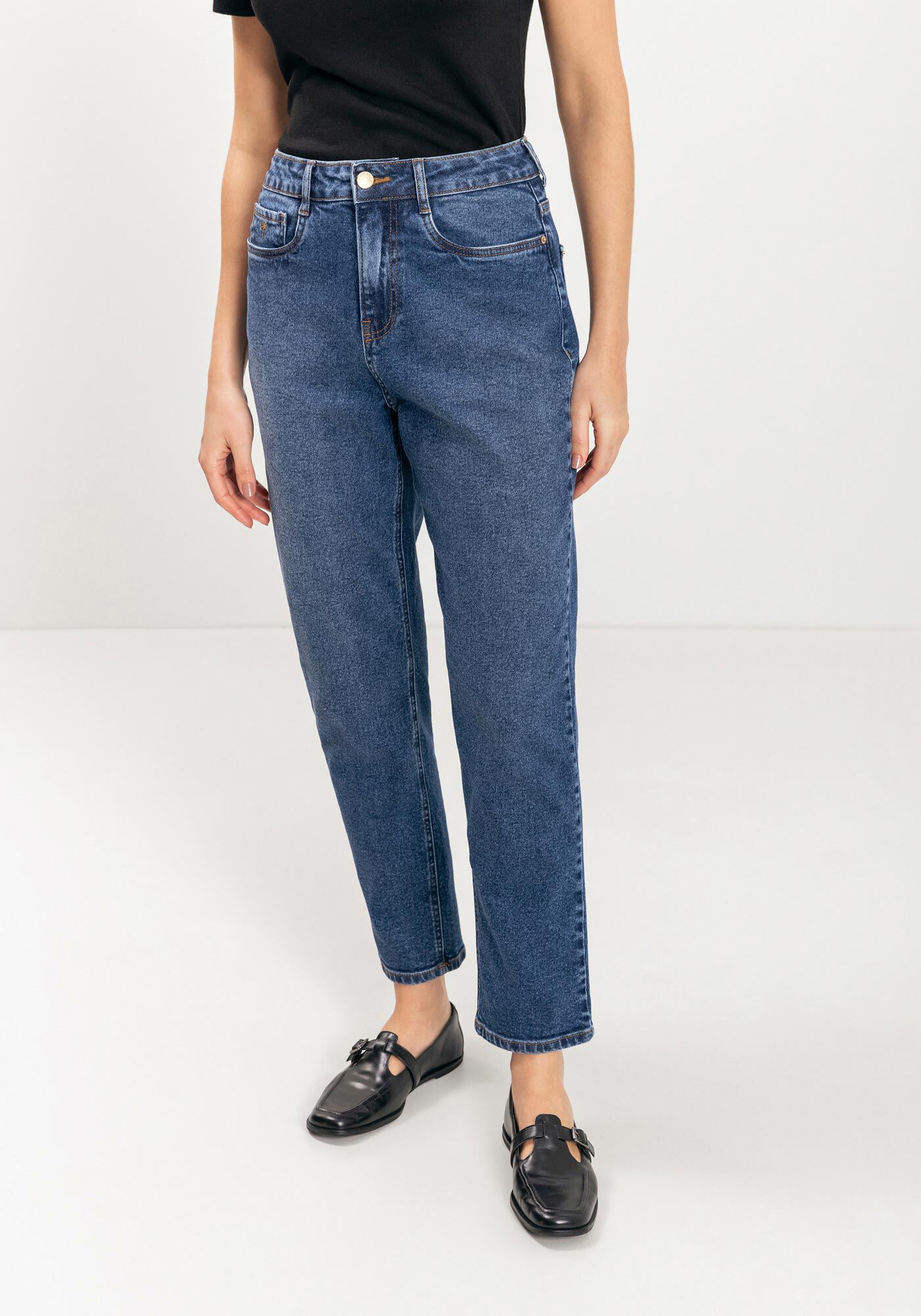 Cal&ccedil;a Jeans Mom Comfort Com Cintura Alta E Elastano, , large.