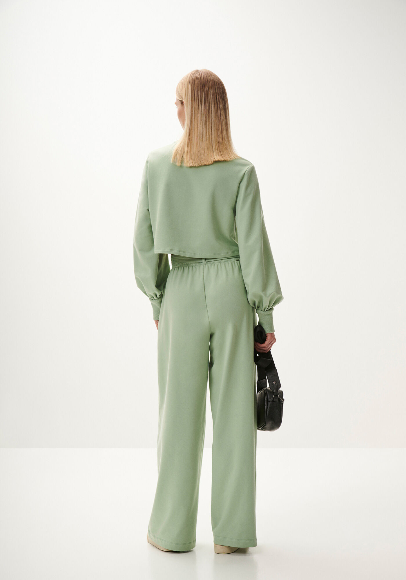 Conjunto com Blus&atilde;o Cropped e Pantalona, , large.