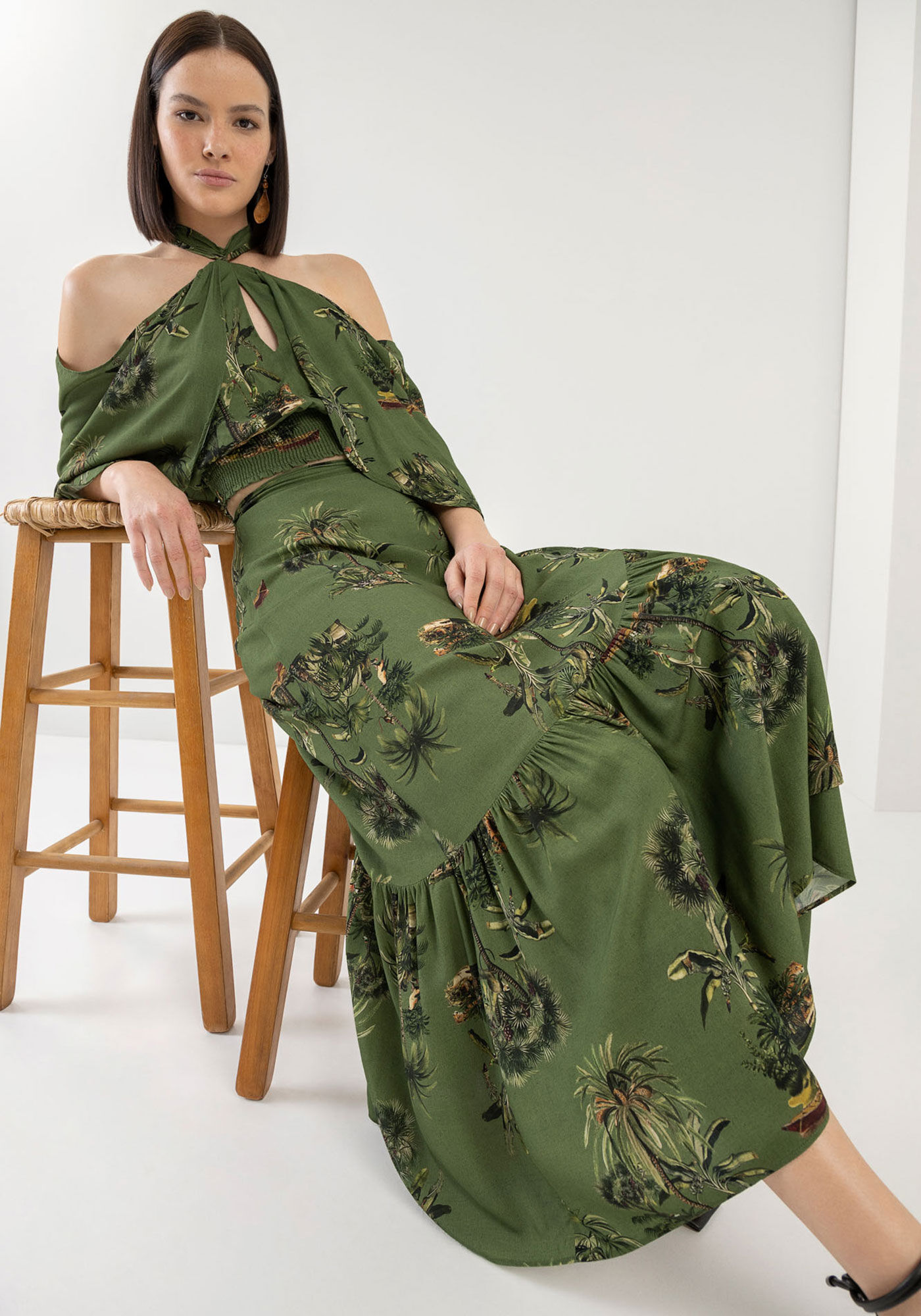 Saia Midi Transpassada em Viscose com Babado Barra, AJARA, large.