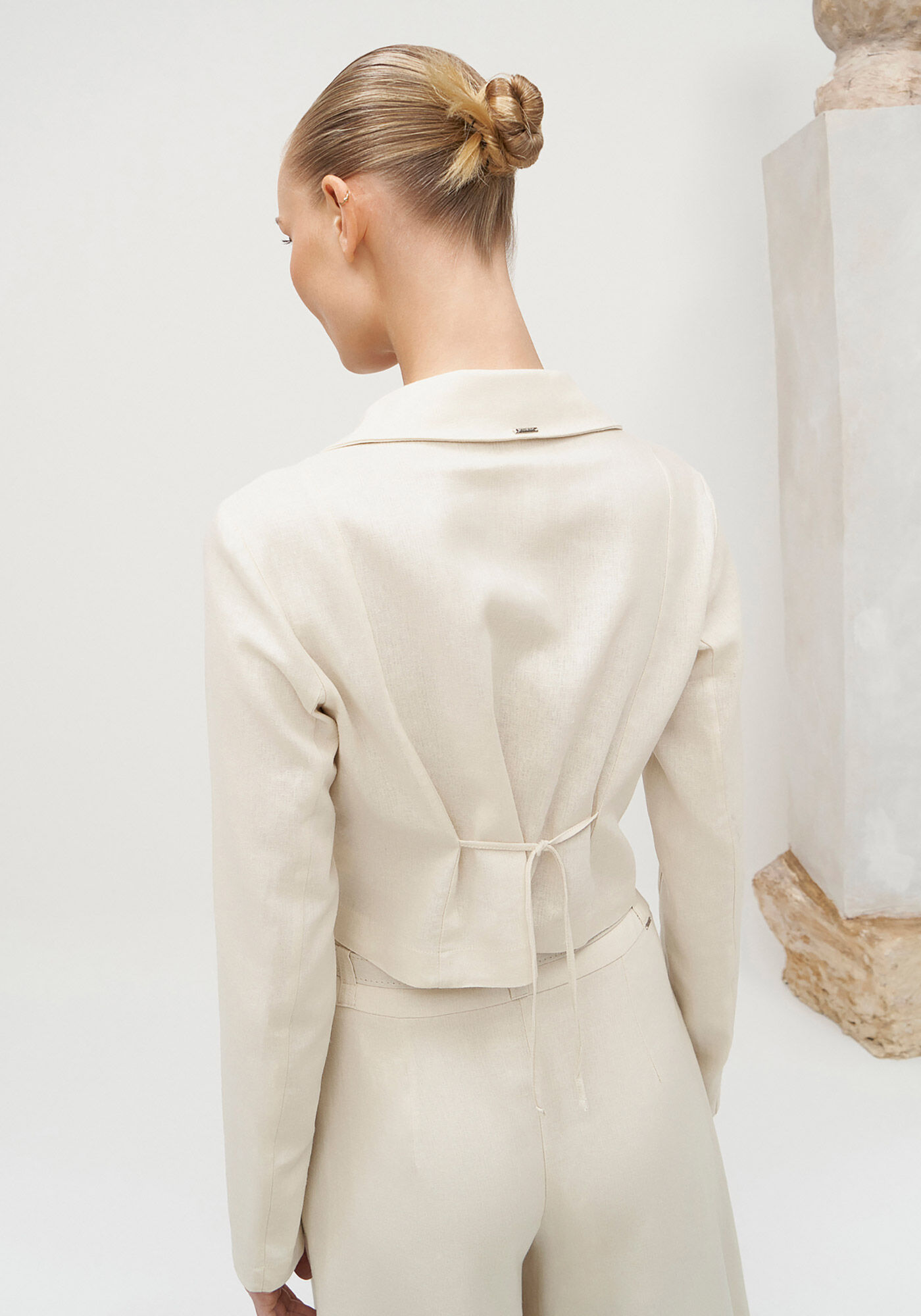 Blazer Cropped em Linho com Amarra&ccedil;&atilde;o, , large.