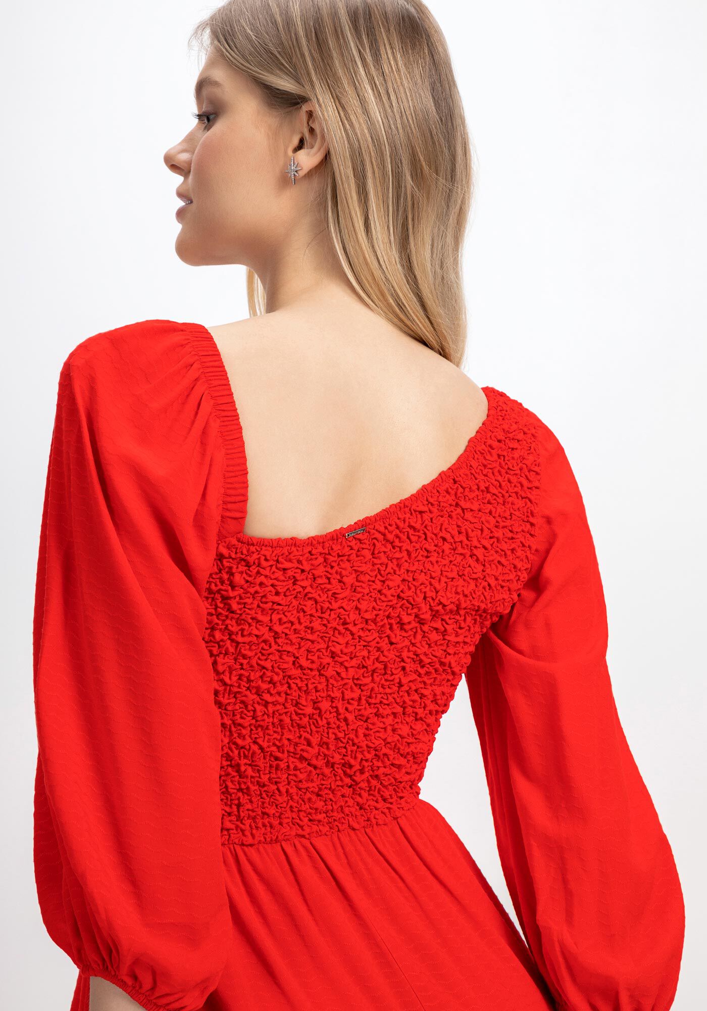 Vestido Midi em Viscose com Decote Assim&eacute;trico, VERMELHO FOREVER, large.