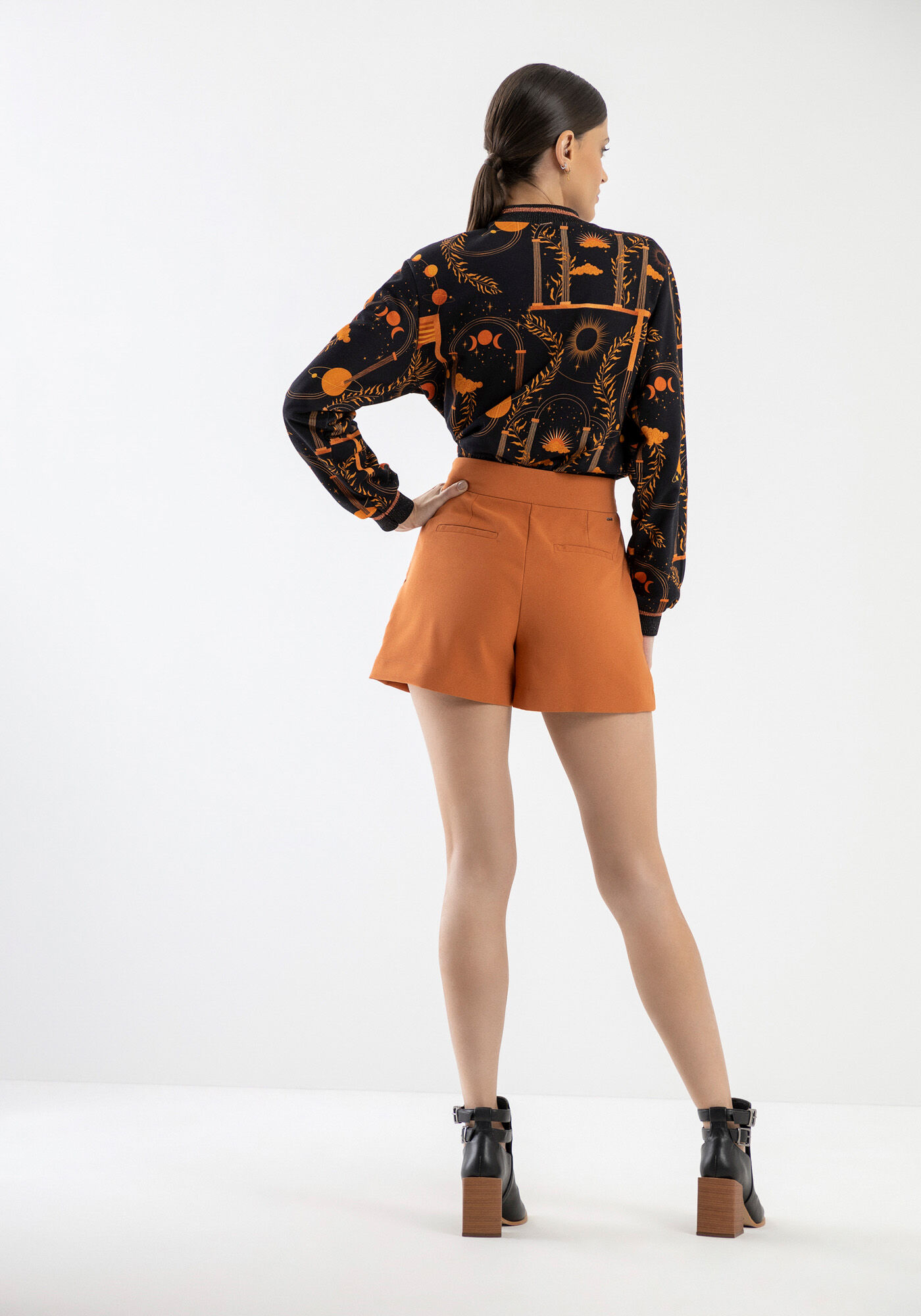 Shorts Alfaiataria em Crepe com Cintura Alta Lez a Lez
