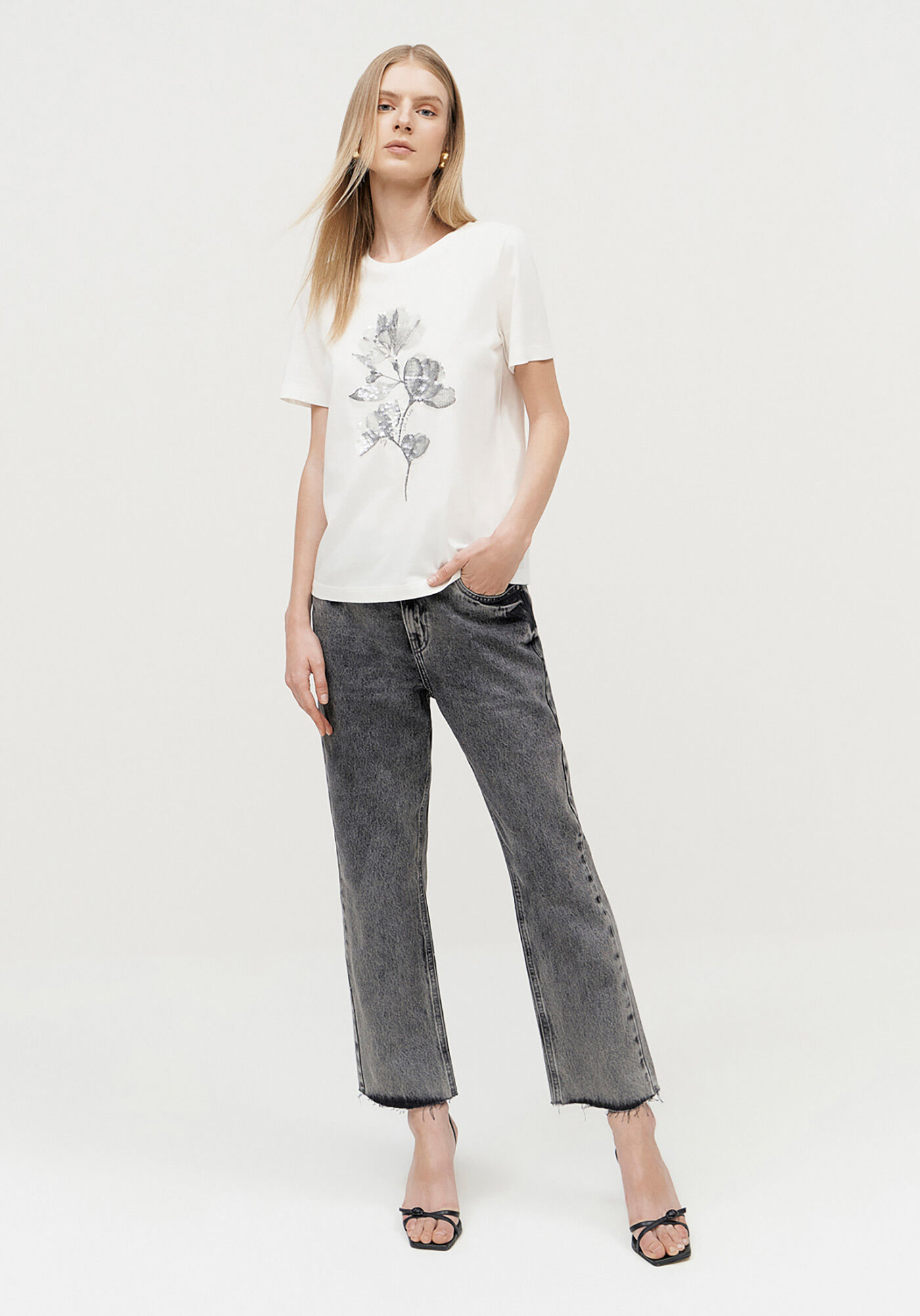 T-shirt em Malha Prime Estampada com Paet&ecirc;s, BRANCO OFF WHITE, large.