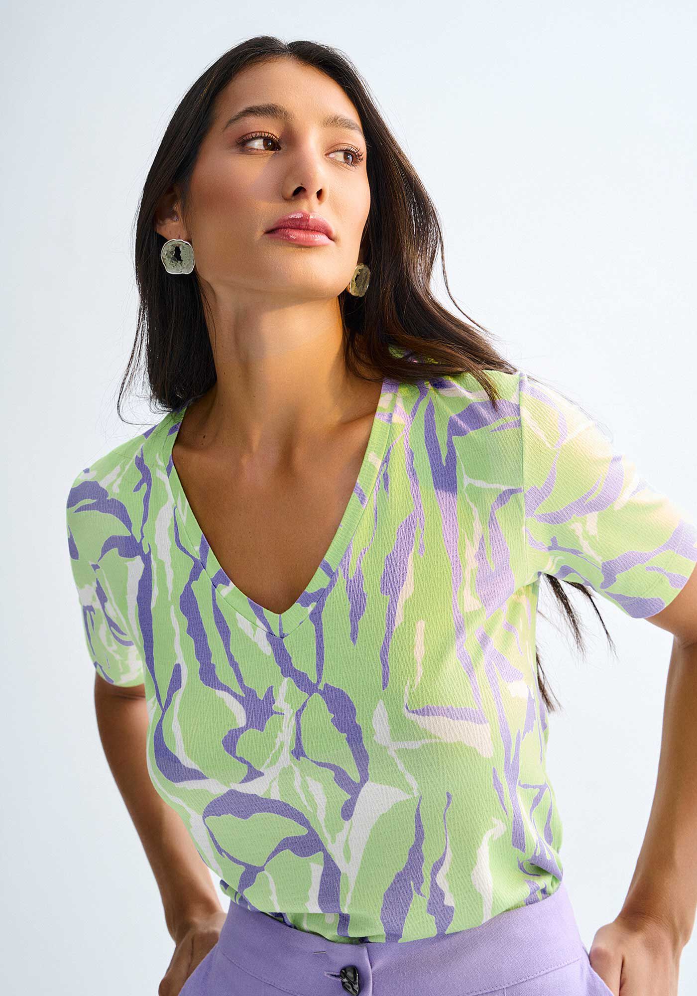 Blusa Estampada em Malha com Decote V, , large.