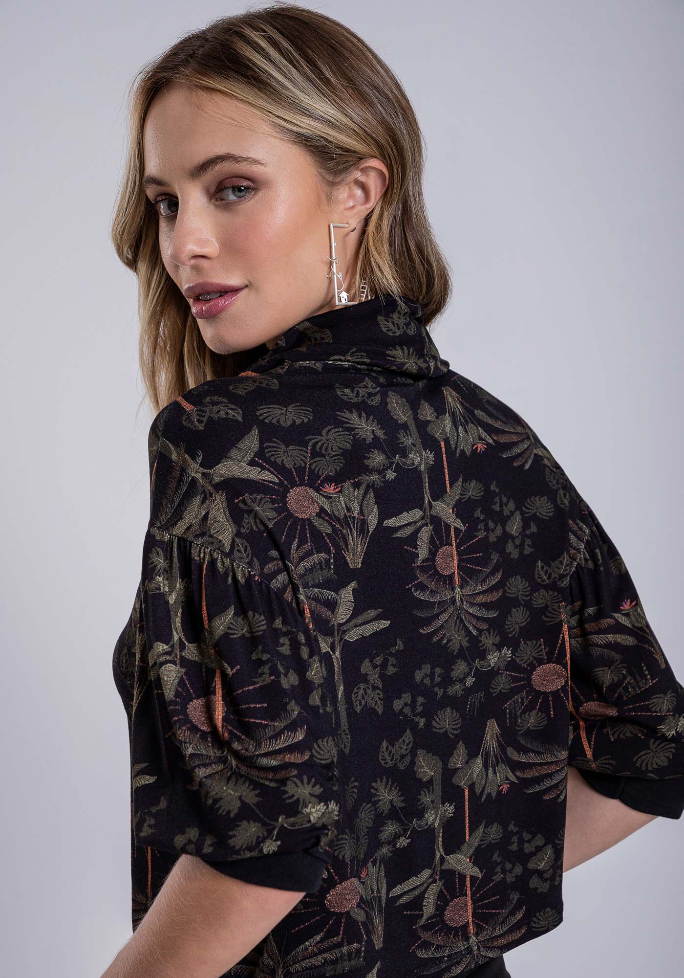 Blusa Manga 3/4 em Malha Estampada com Gola, SONHO TROPICAL, large.