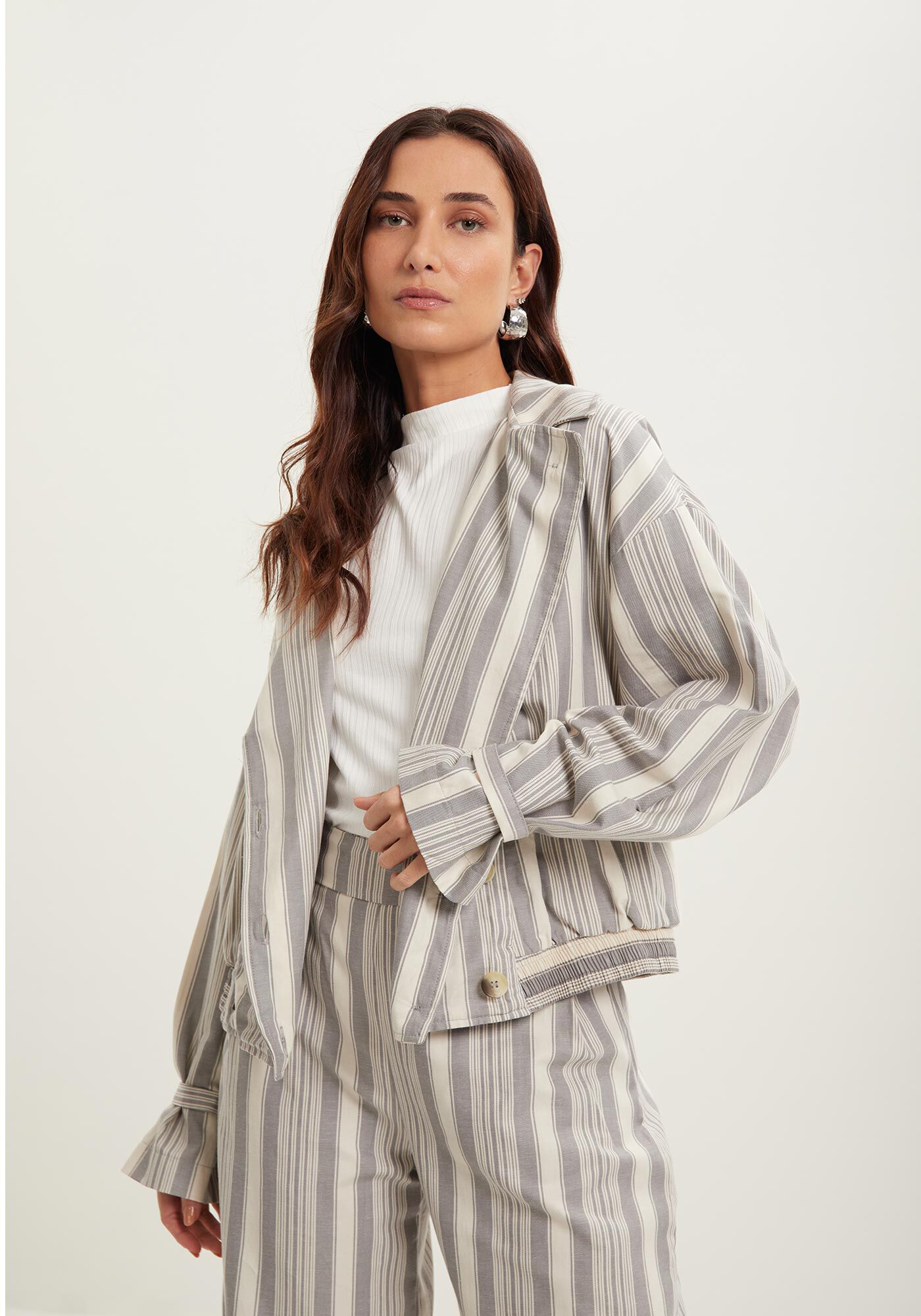 Jaqueta Listrada Em Algod&atilde;o Com Lapelas E Abotoamento Duplo, , large.