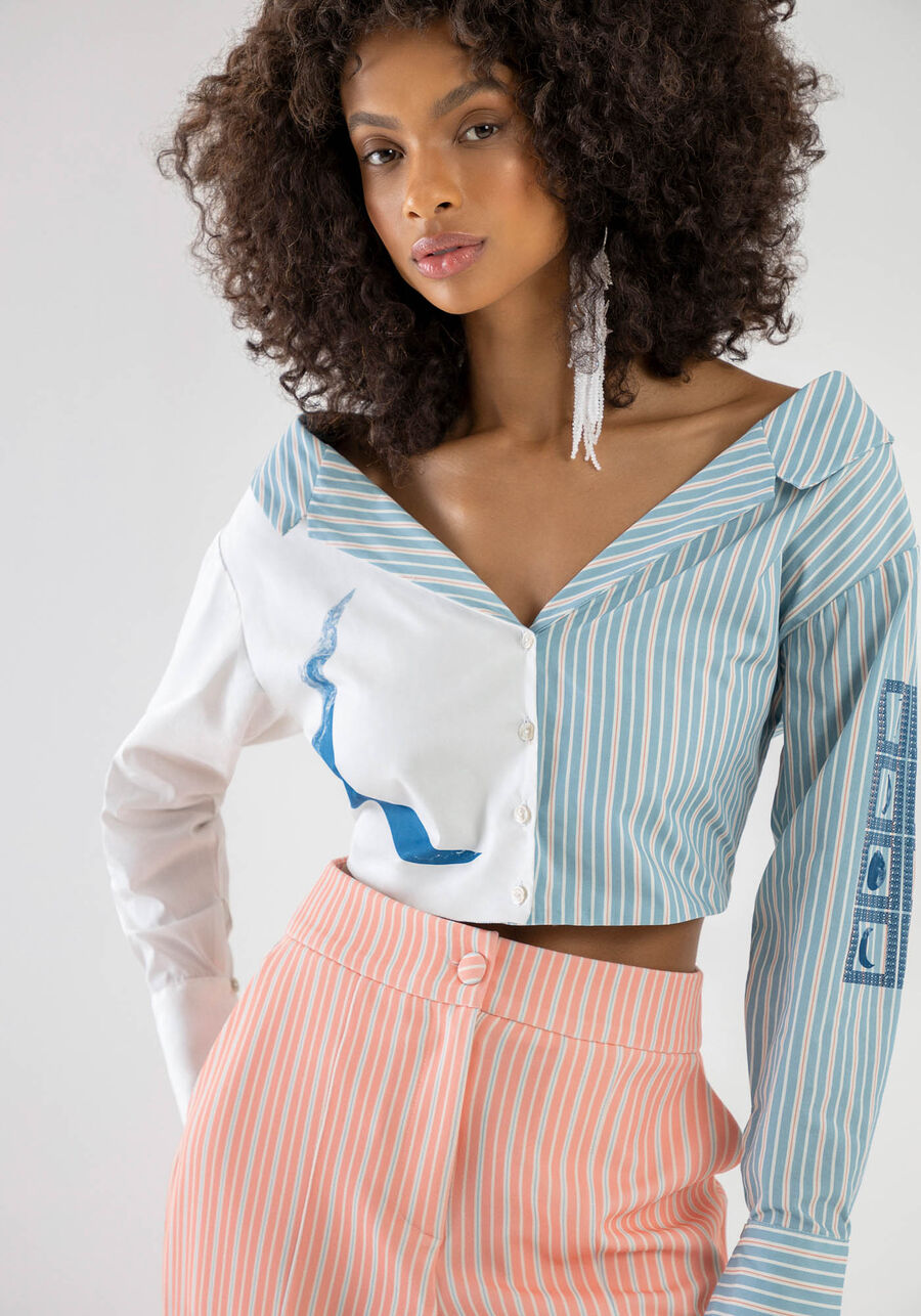 Camisa Cropped em Tricoline com Detalhe Alça, CELESTE. Camisa Cropped em Tricoline com Detalhe Alça, CELESTE, large.