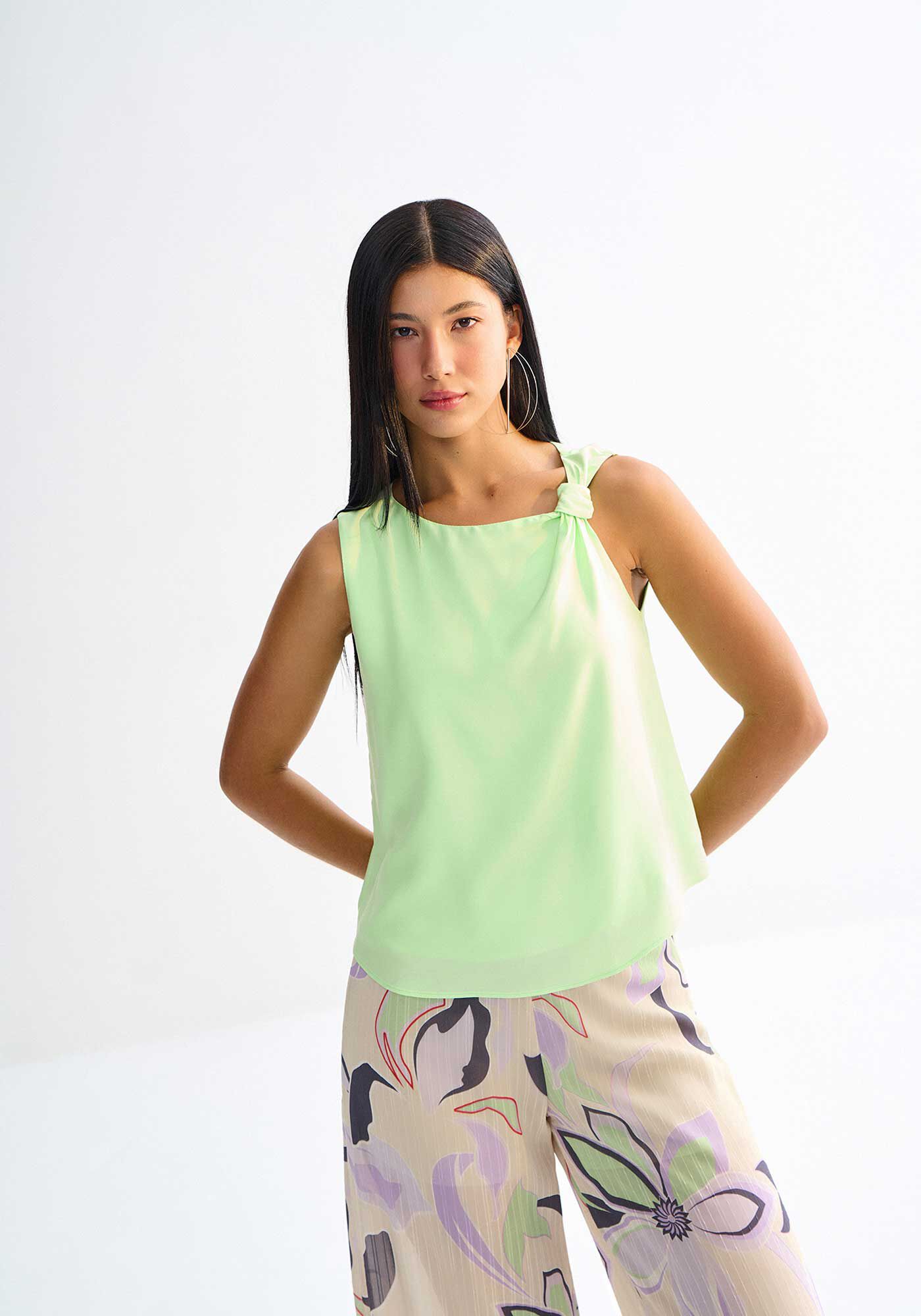 Blusa em Tecido com Recorte N&oacute; Ombro, , large.