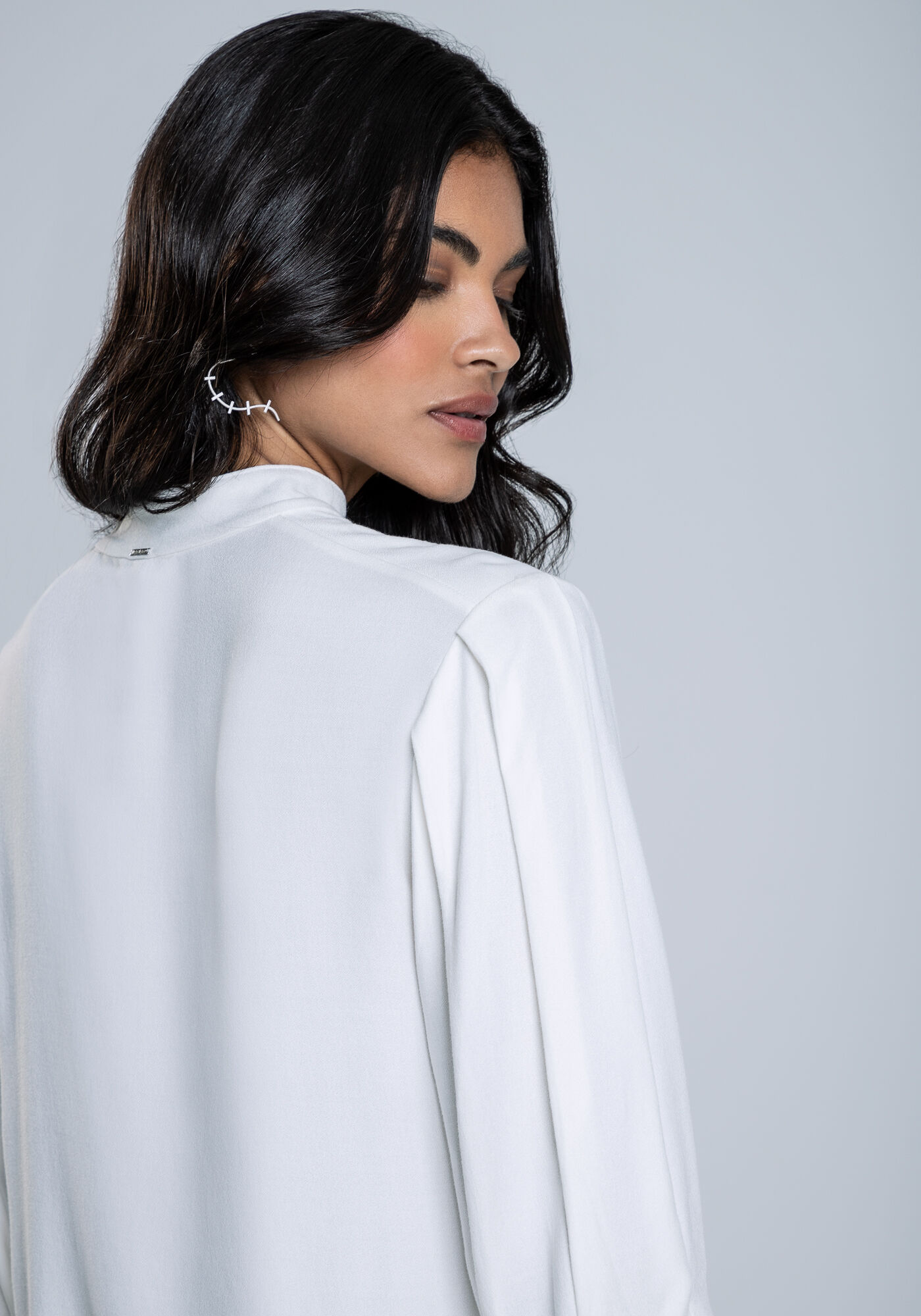 Blusa Gola Alta em Crepe com Bot&otilde;es M&aacute;xi, , large.